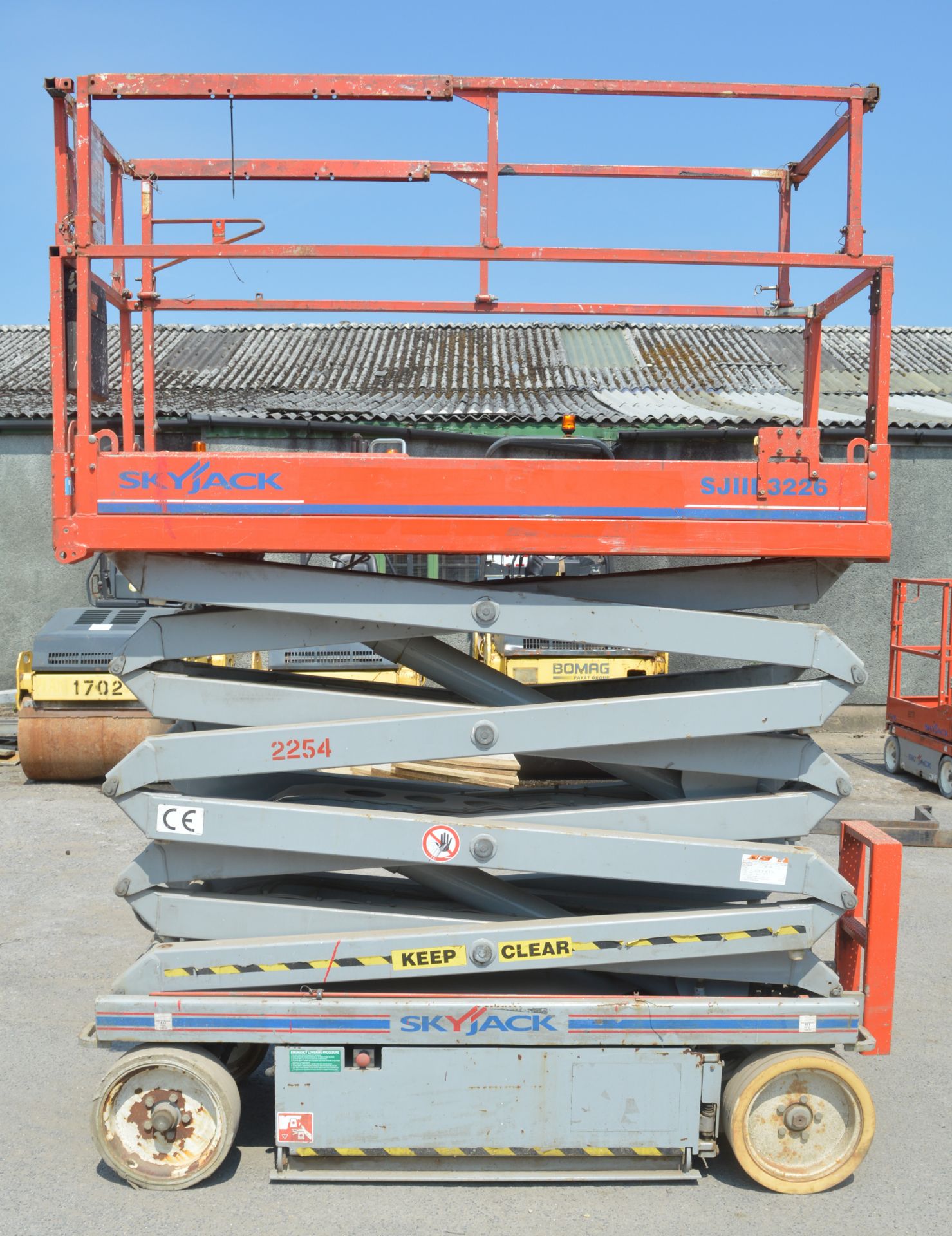 Skyjack SJ111 3226 battery electric scissor lift access platform Year: 2009 S/N: M27000176 2254 - Image 7 of 7