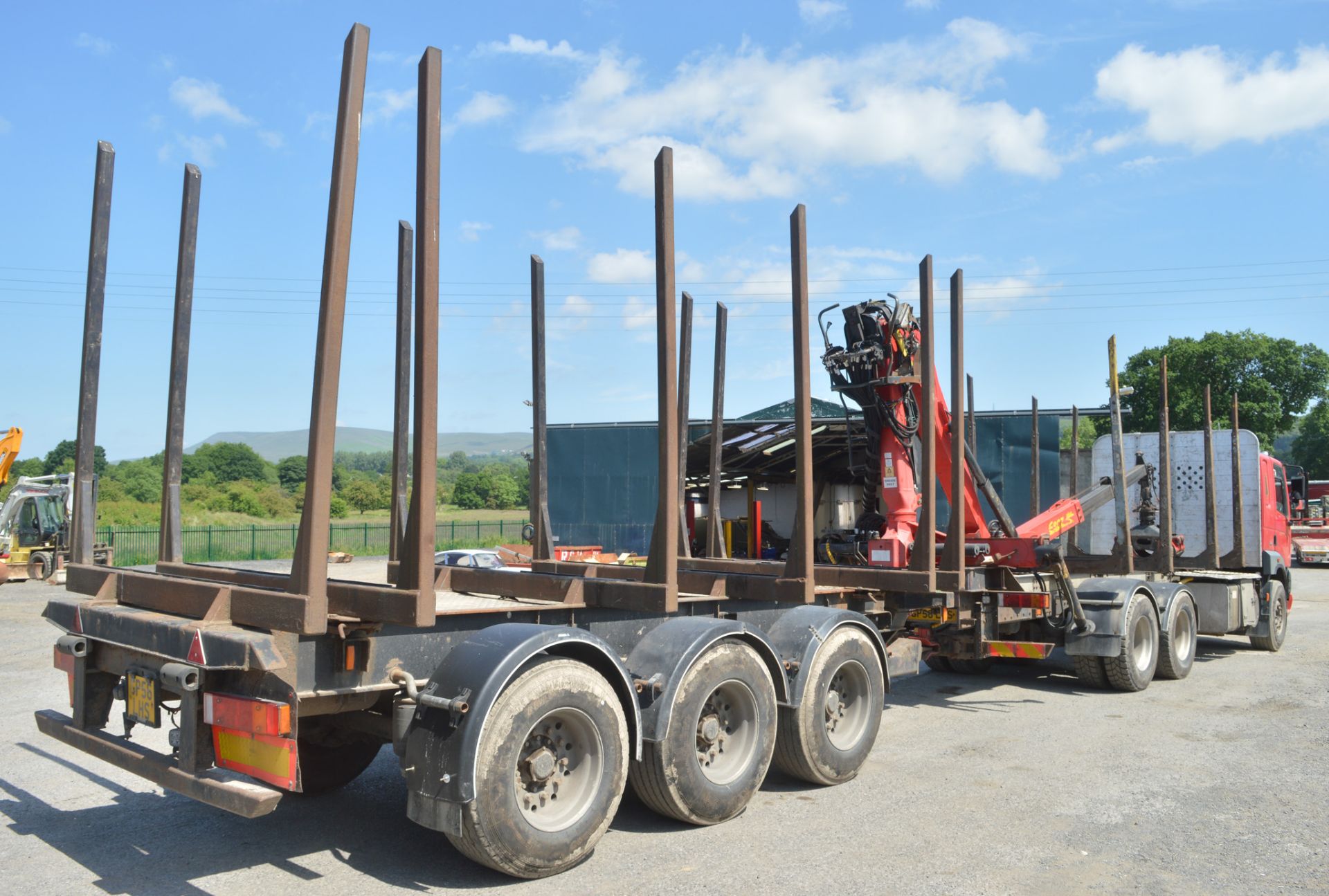 Foden 450 6 wheel crane timber lorry  Registration number: GP56 LHS  Year: 2006 MOT Expires: 30/09/ - Image 6 of 13