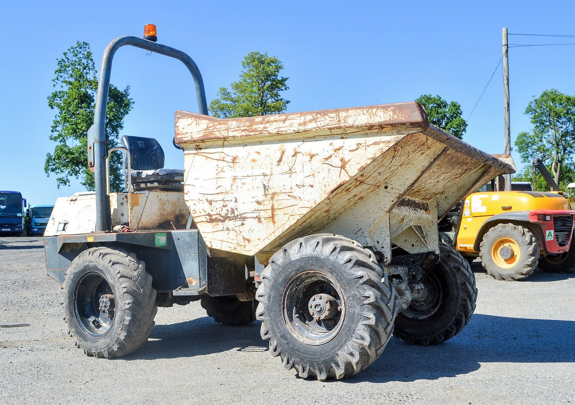 Benford Terex 3 tonne straight skip dumper Year: 2007 S/N: E601FC174 Recorded Hours: 2410 816 - Image 3 of 12