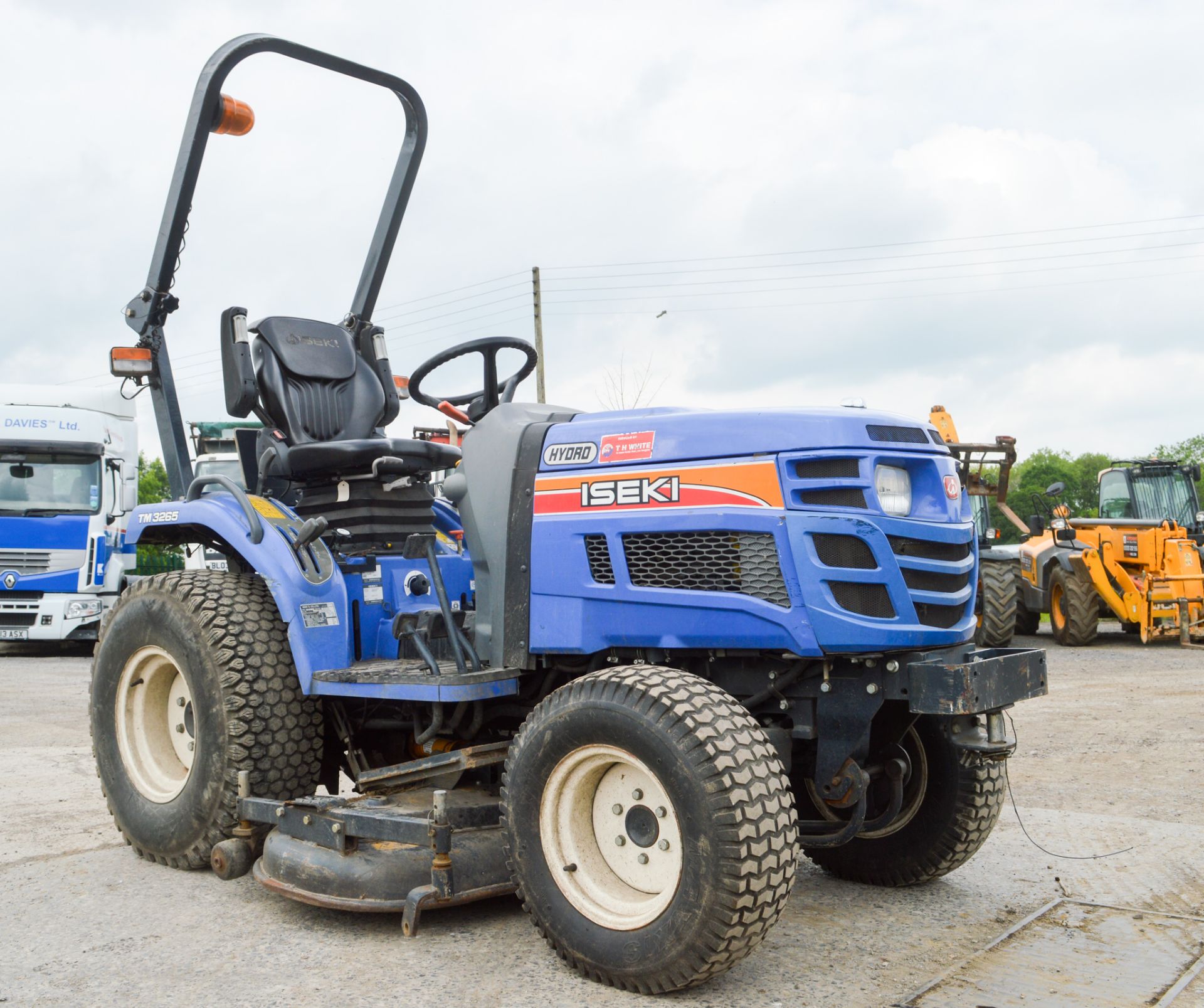 Iseki TN3265 diesel driven hydrostatic 4WD compact tractor Year: 2012 S/N: 000770 Recorded Hours: - Image 2 of 10