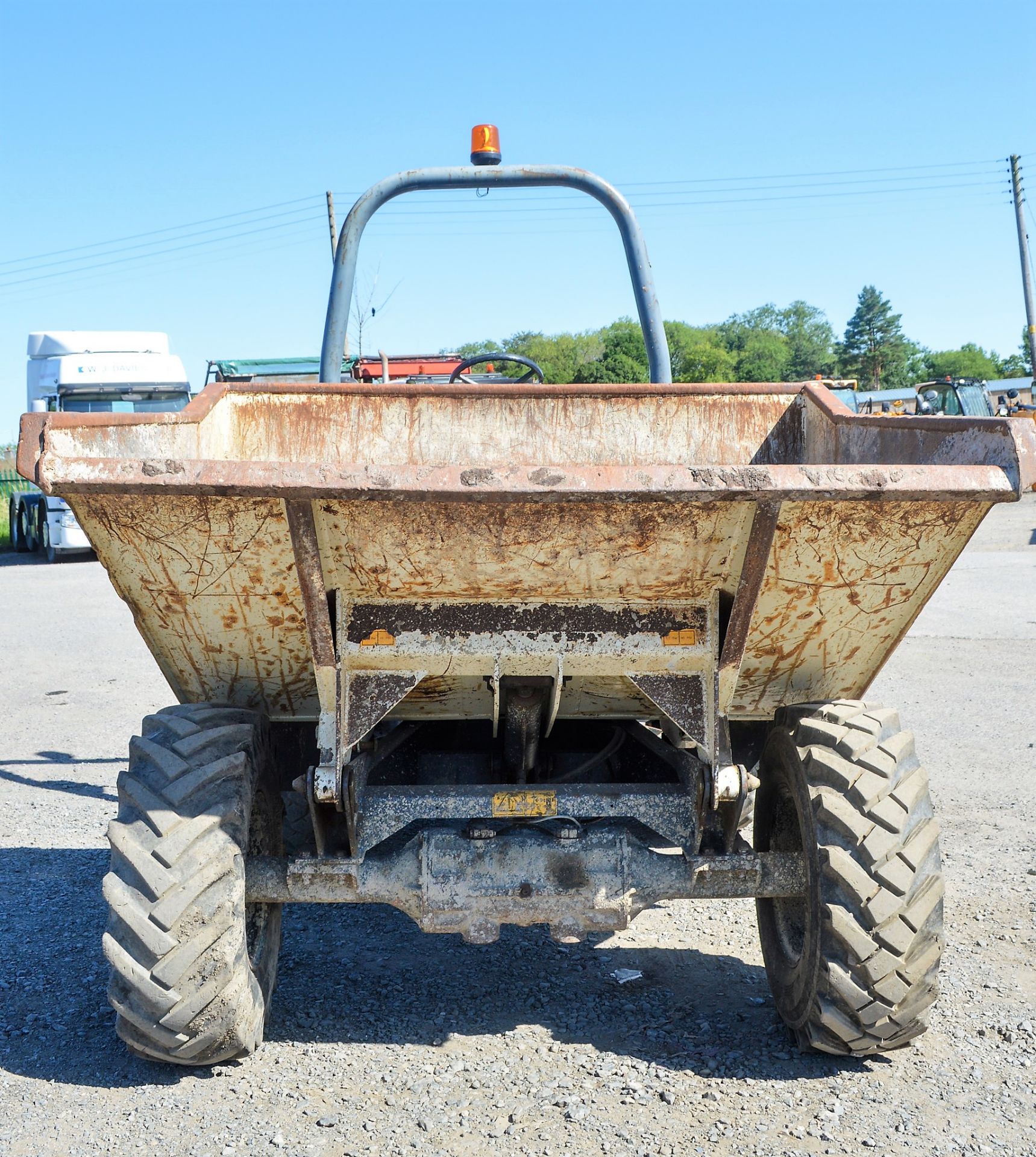 Benford Terex 3 tonne straight skip dumper Year: 2007 S/N: E601FC174 Recorded Hours: 2410 816 - Image 5 of 12