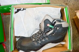 Pair of Click black safety boots Size 11