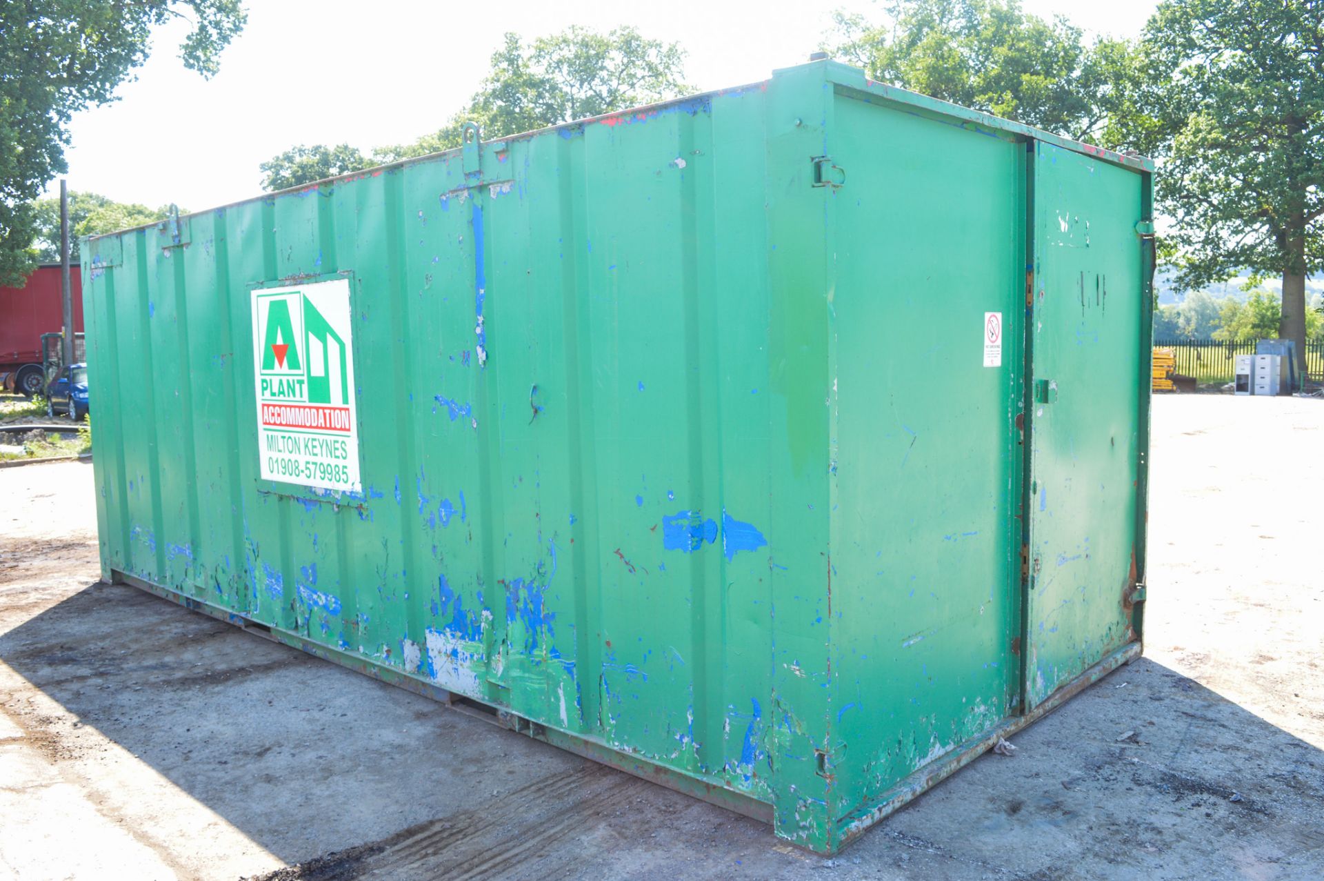 21 ft x 9 ft steel anti vandal office site unit ** No keys, but unlocked ** A335848 - Image 2 of 7