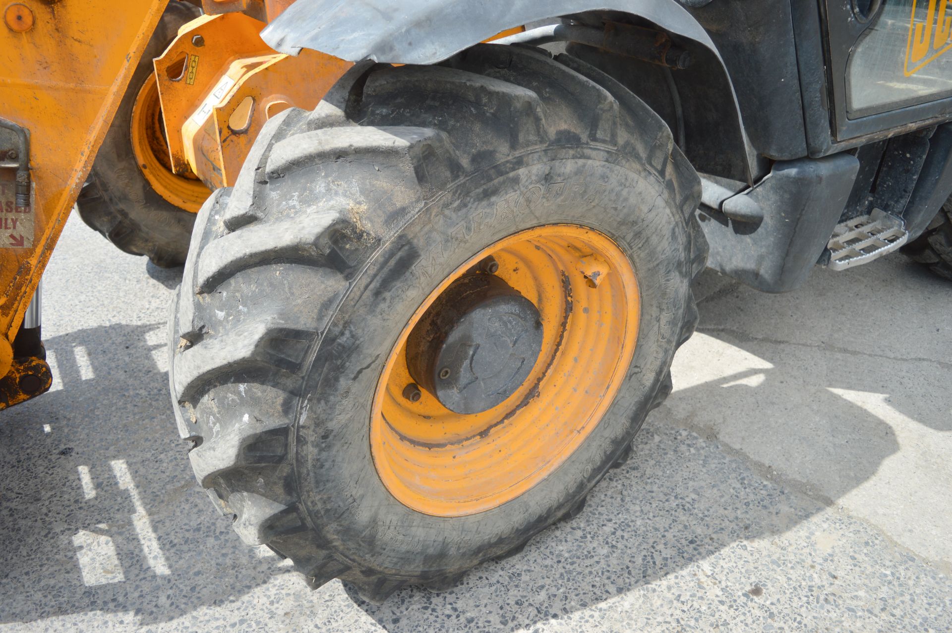 JCB 535-95 9.5 metre telescopic handler Year: 2009 S/N: 1515978 Recorded hours: 5246 c/w V5c Road - Image 9 of 13