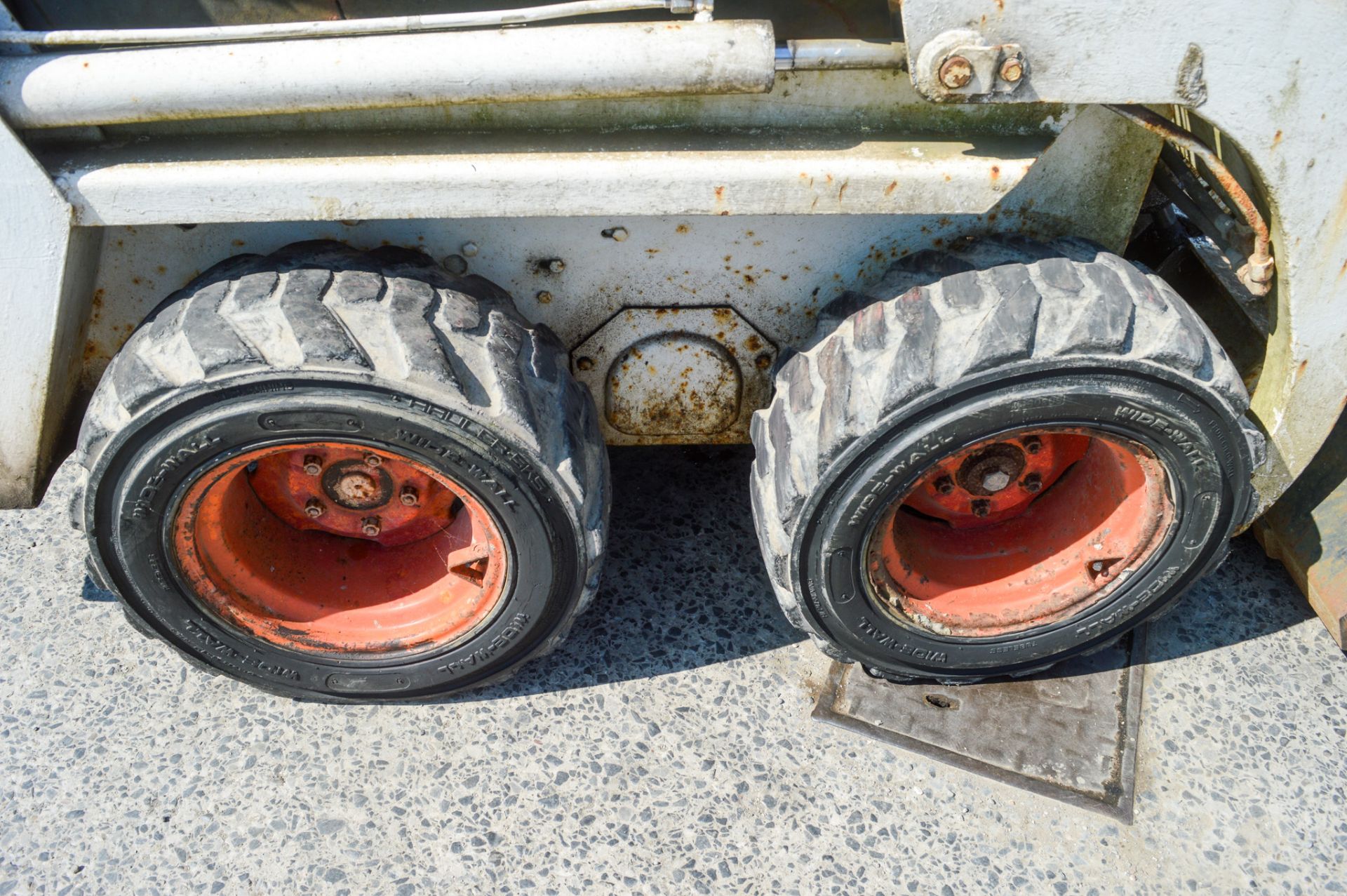 Bobcat 443 skidsteer loader Year: S/N: 502914128 Recorded Hours: 2068 WC10 - Image 7 of 12