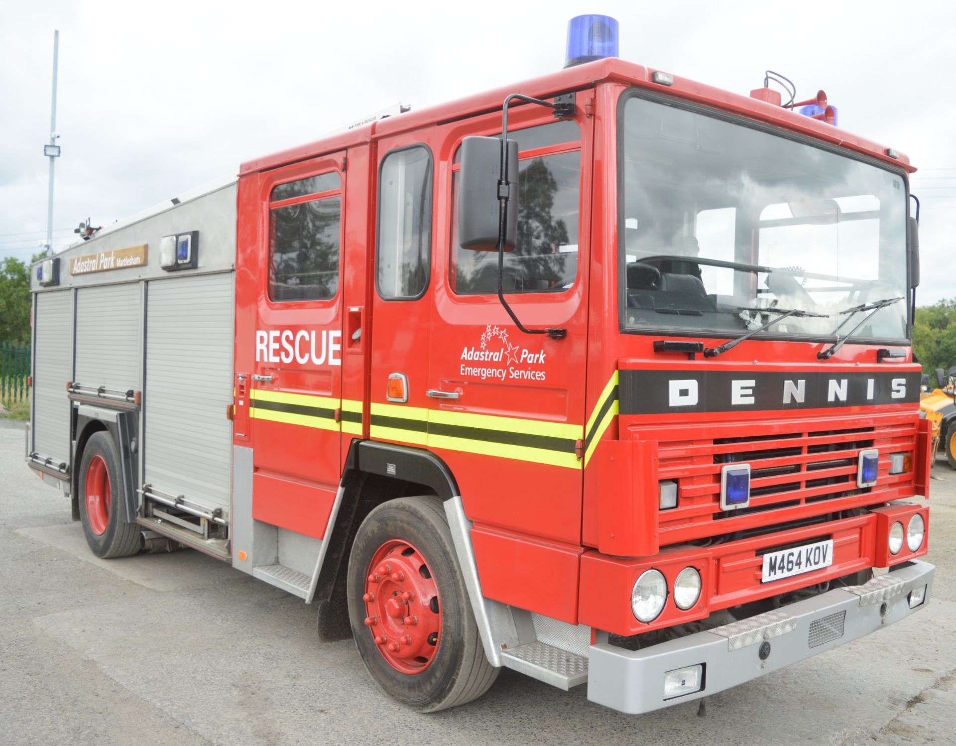 Dennis SS239 4x2 12 tonne crew cab fire engine Registration number: M464 KOV Date of registra - Image 3 of 20