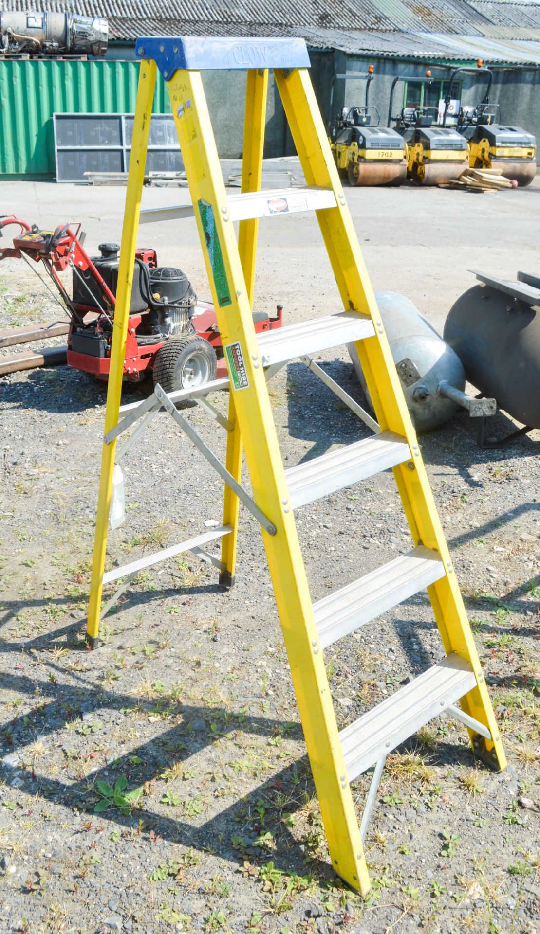 6 step fibreglass step ladder A593651