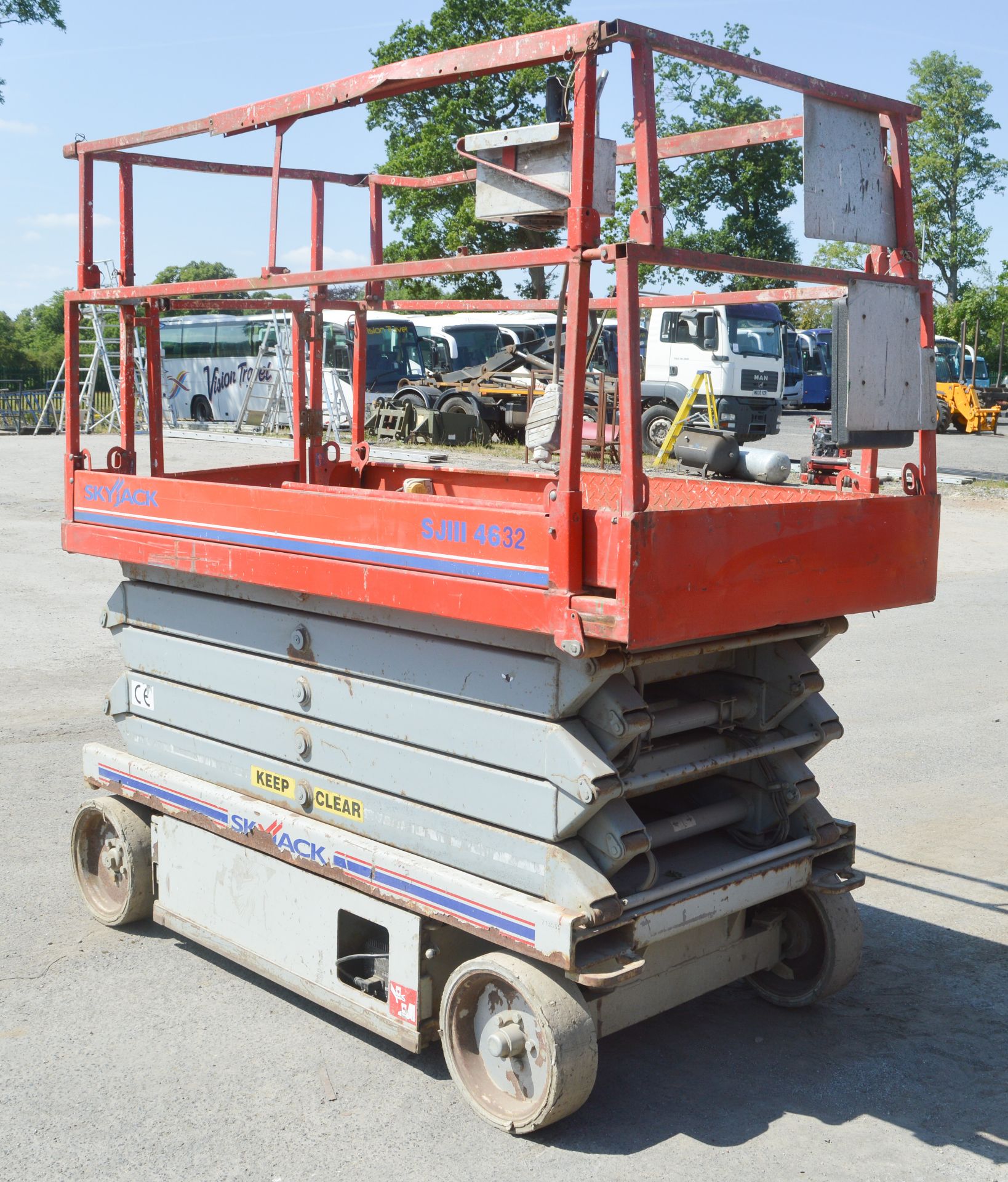 Skyjack SJ111 4632 battery electric scissor lift access platform Year: 2005 S/N: 713535 - Image 4 of 6