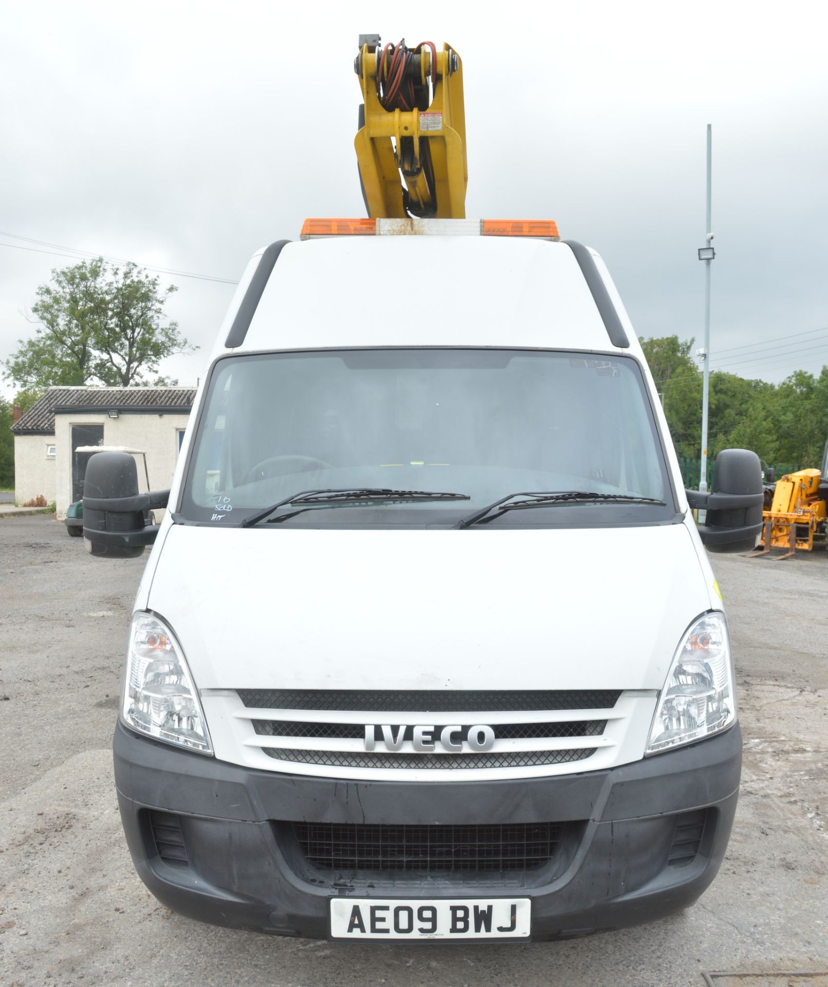 Iveco 50C15 Daily MEWP van  Registration Number: AE09 BWJ Date of registration: 01/06/2009 MOT - Image 5 of 12