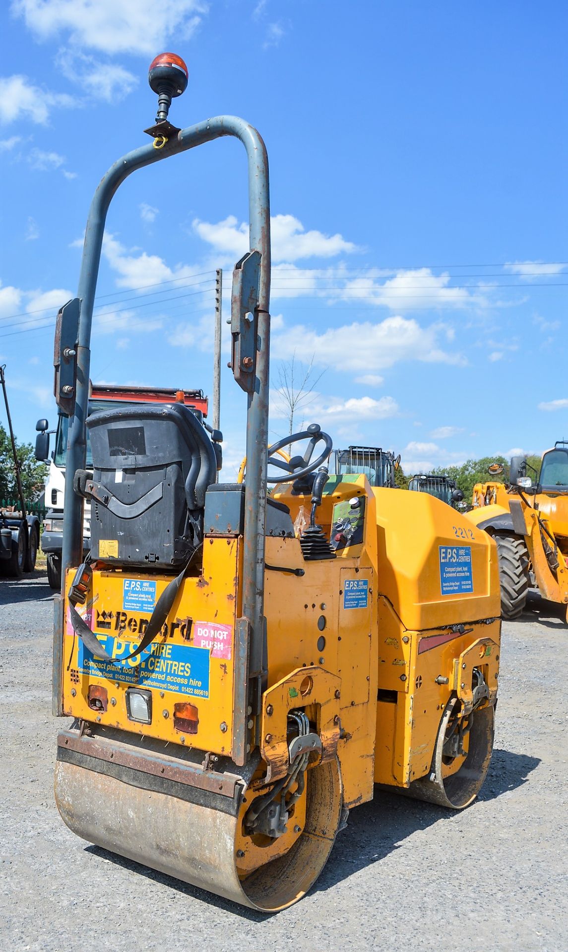 Benford Terex TV800 double drum ride on roller Year: 2005 S/N: E501HU014 Recorded Hours: 1031 2212 - Image 3 of 8