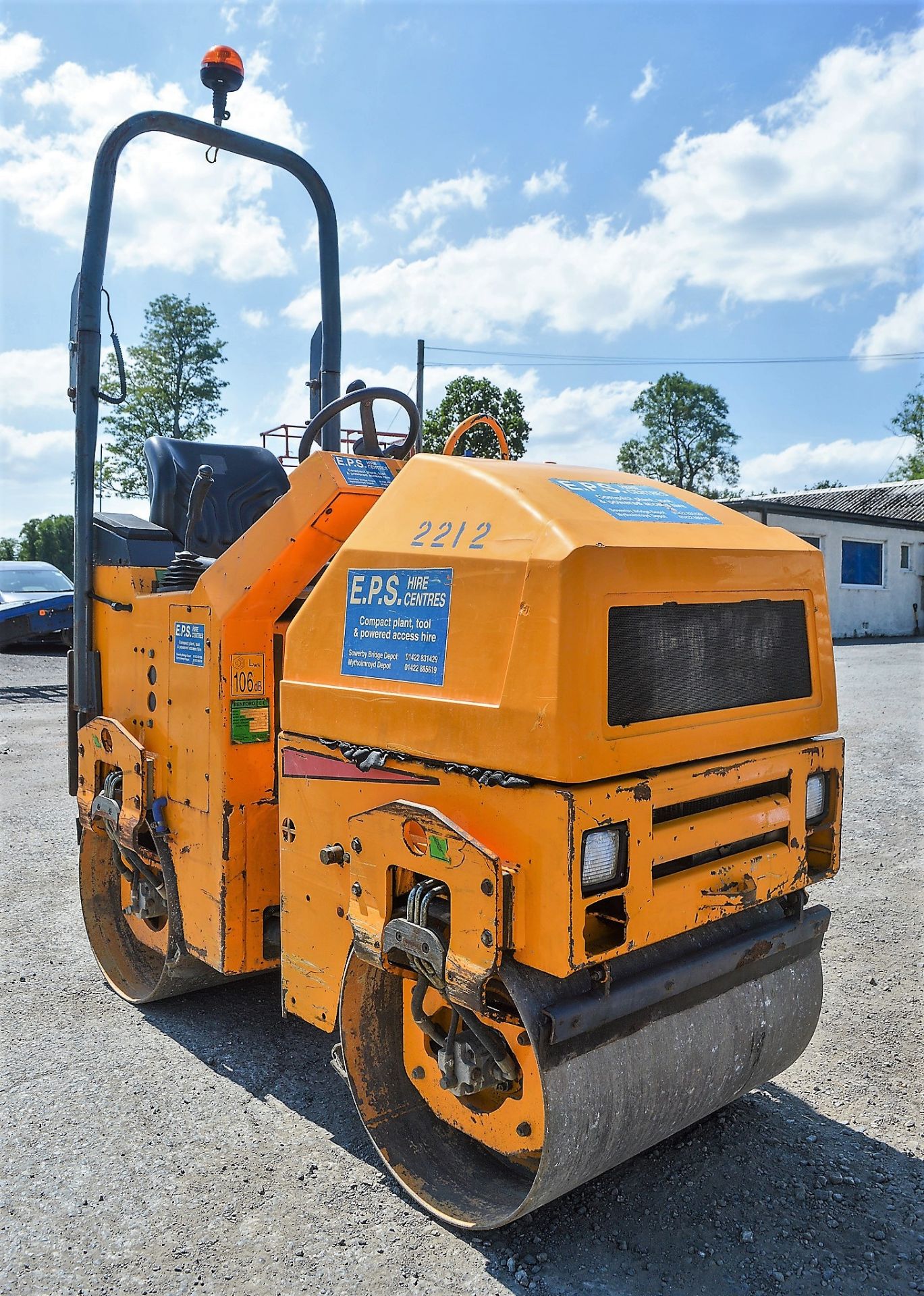 Benford Terex TV800 double drum ride on roller Year: 2005 S/N: E501HU014 Recorded Hours: 1031 2212 - Image 2 of 8