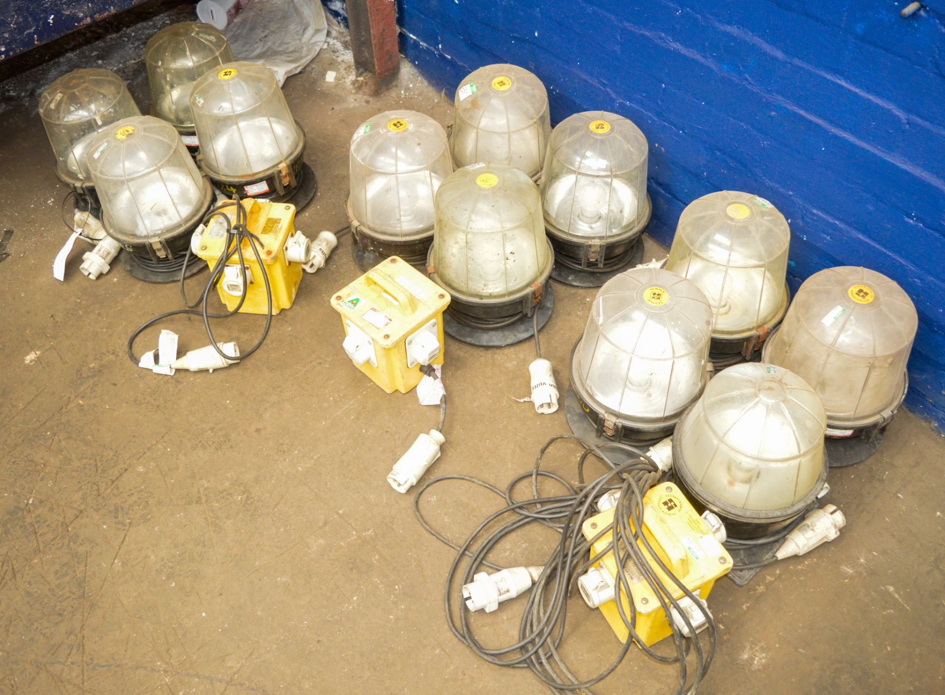 12 - 50v lamp units c/w 3 - distribution boxes