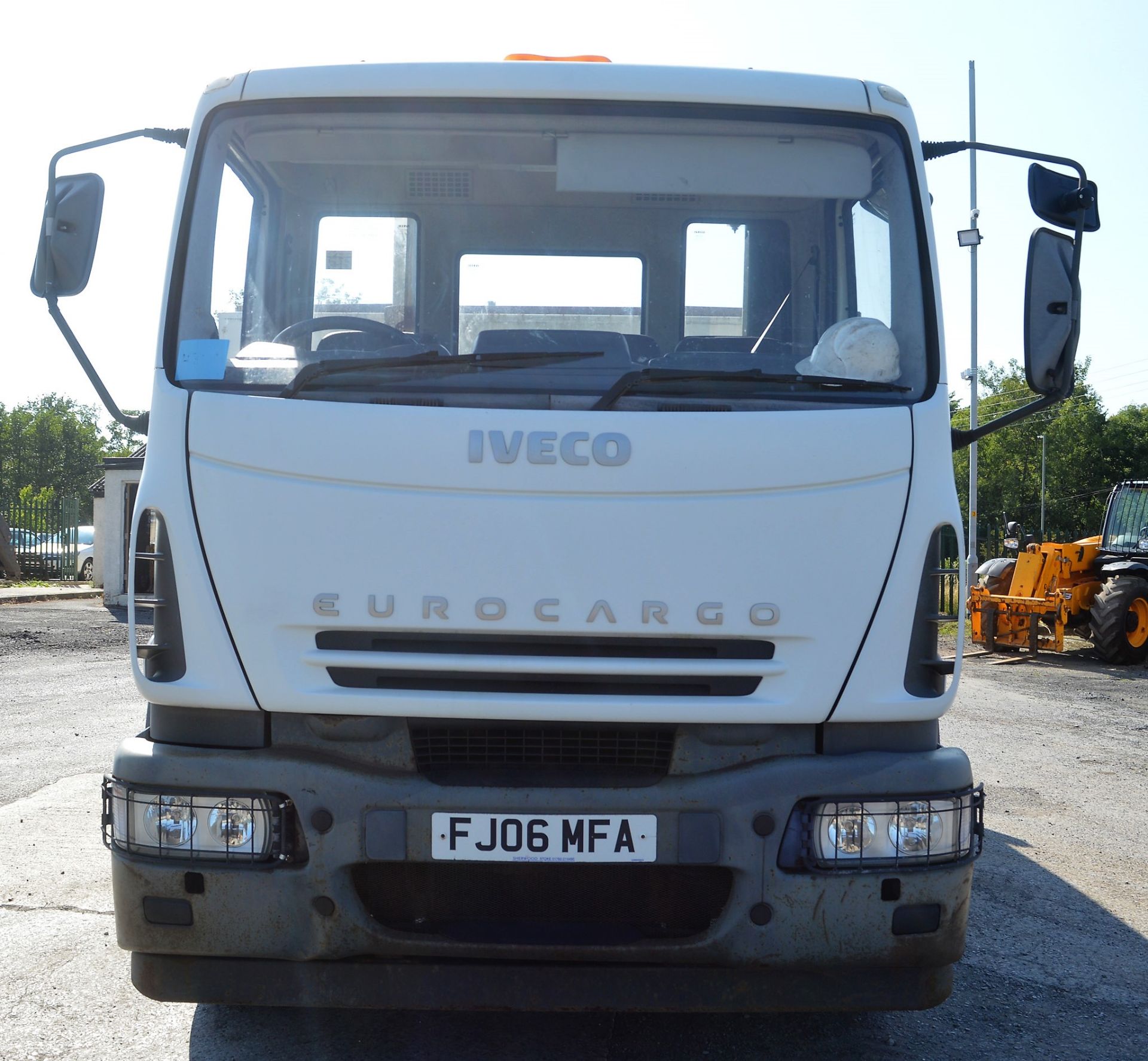 Iveco Eurocargo 180 E24 18 tonne 14 ft tipper lorry Registration Number: FJ06 MFA Date of - Bild 5 aus 12