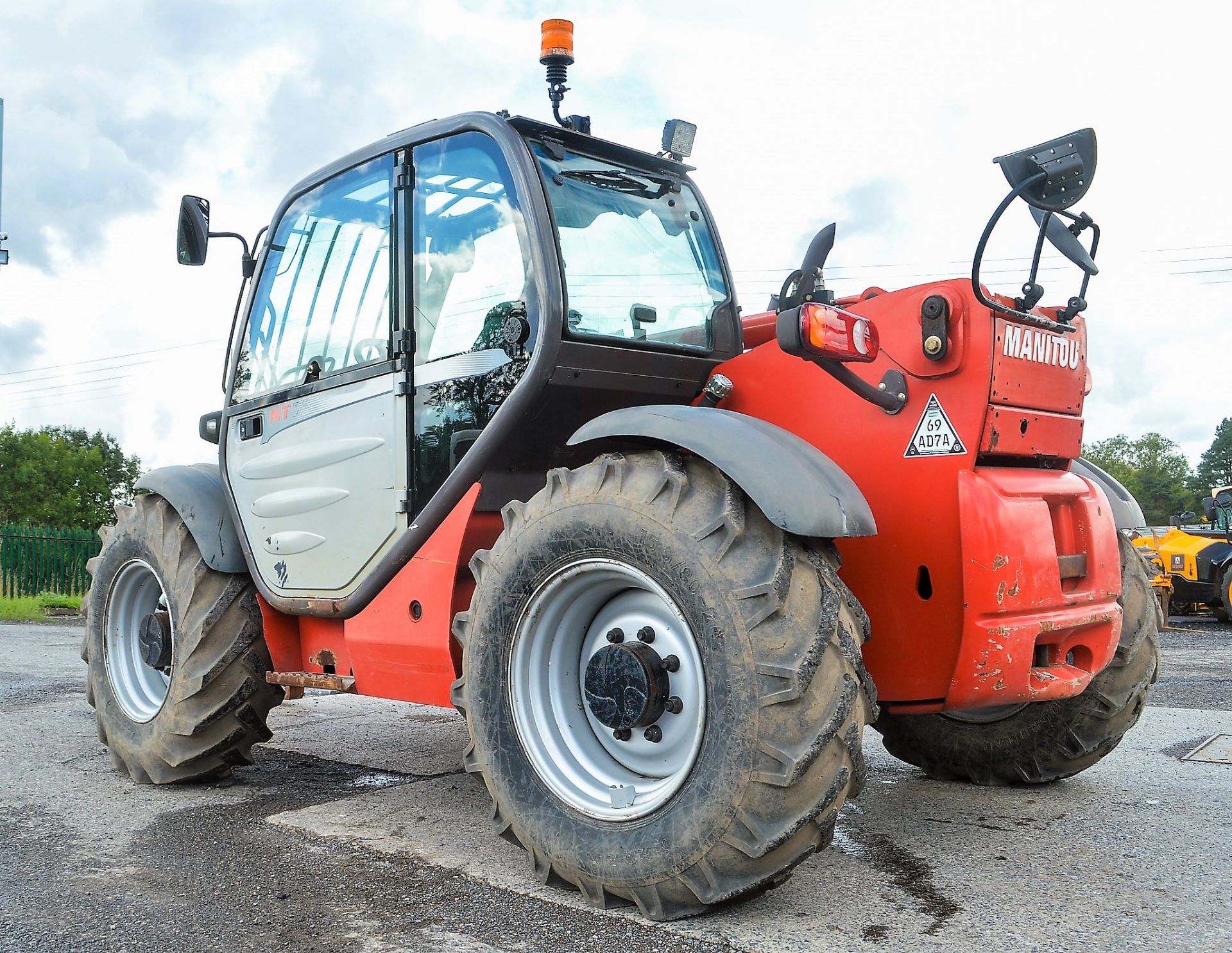 Manitou 932 MT 9 metre telescopic handler Year: 2011 S/N: 598512 Recorded Hours: 6105 c/w turbo - Image 3 of 14