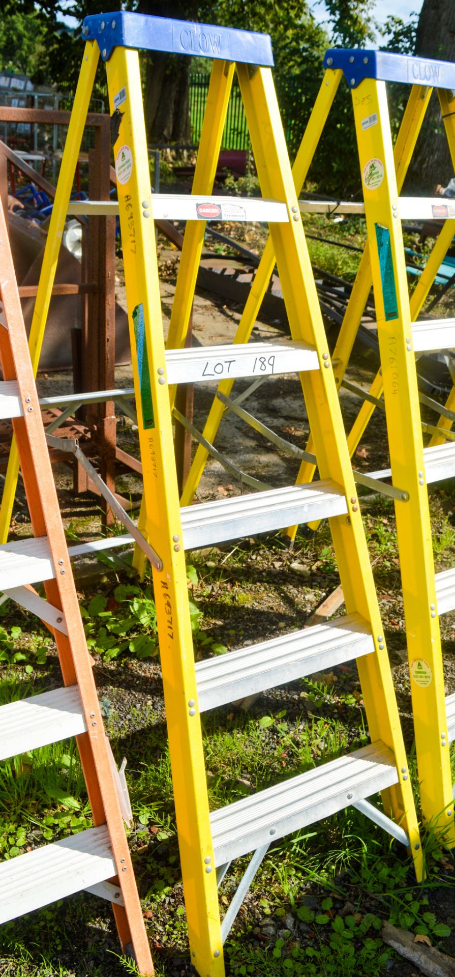6 tread fibreglass framed step ladder A693717