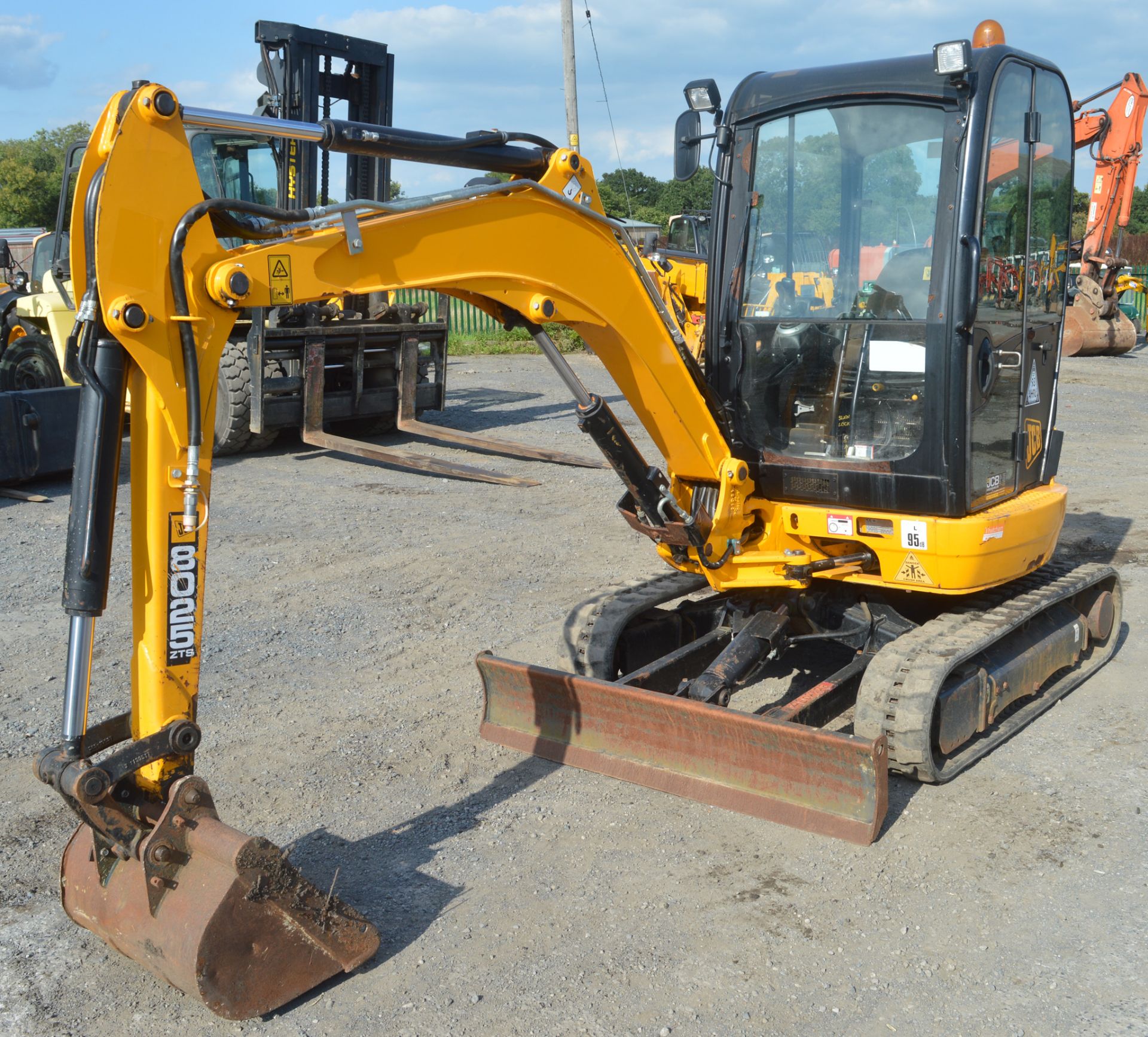 JCB 8025 2.5 tonne rubber tracked mini excavator  Year: 2013 S/N: 2226205 Recorded hours: 876
