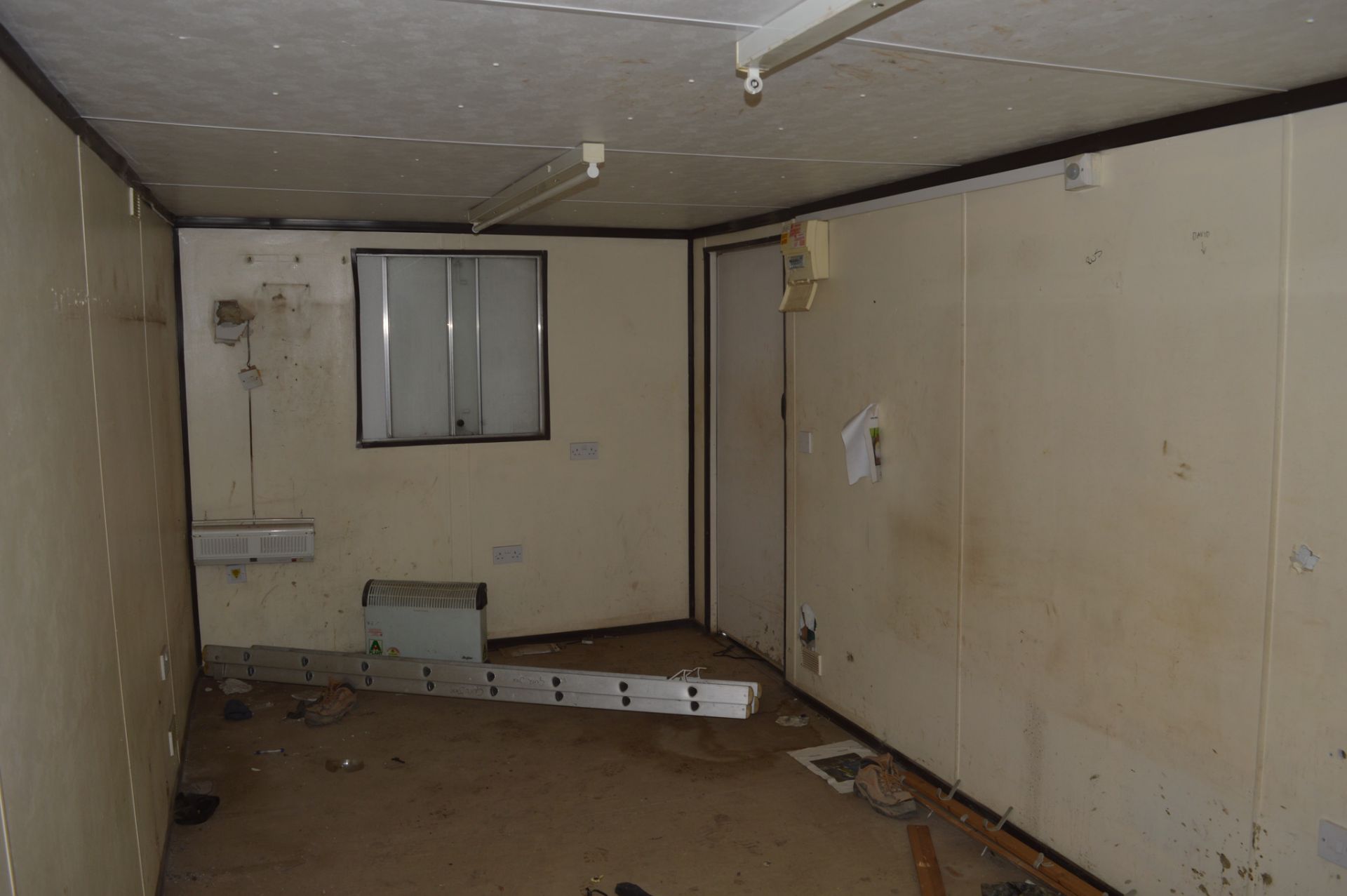 21 ft x 9 ft steel anti vandal site office  ** No keys but unlocked ** A510286 - Image 6 of 6