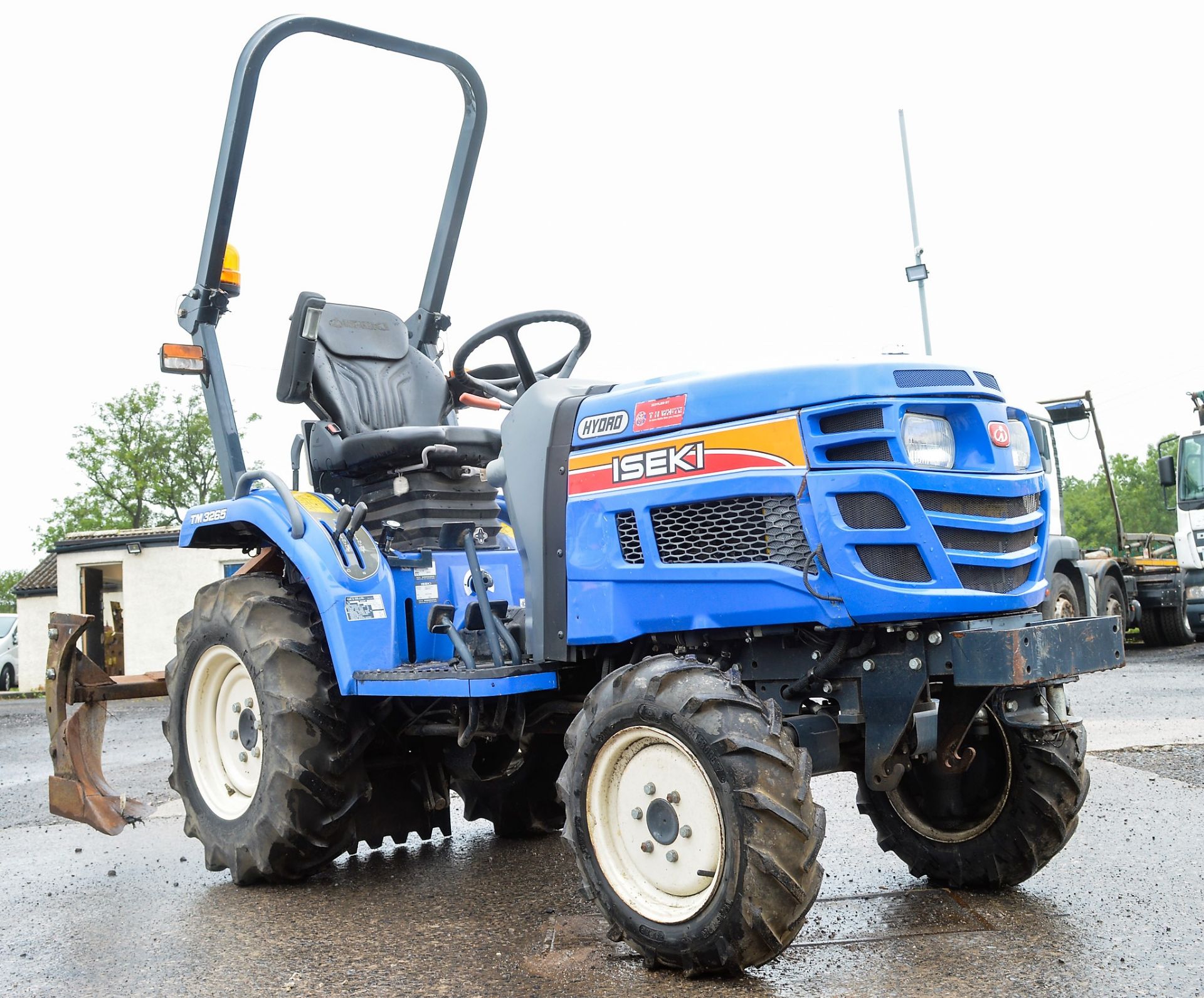 Iseki TN3265 diesel driven hydrostatic 4WD compact tractor Year: 2012 S/N: 000758 Recorded Hours: - Image 2 of 15
