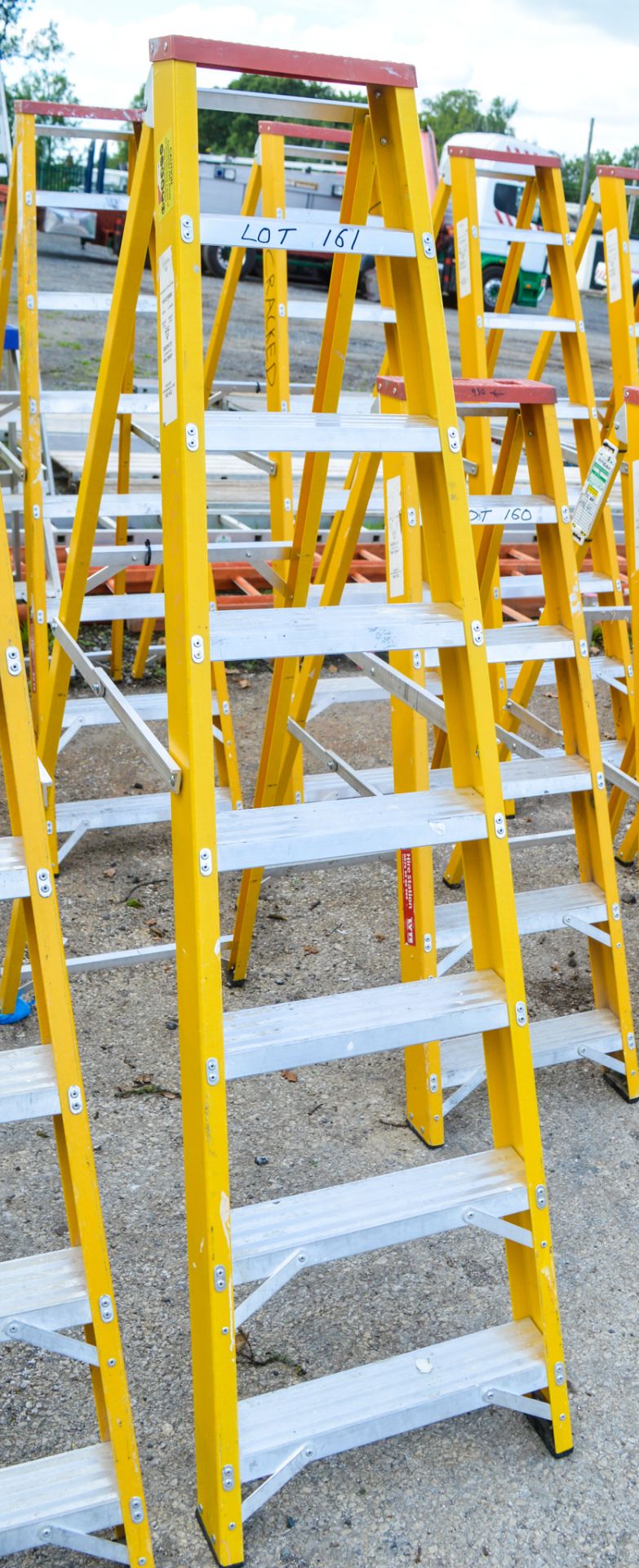 8 tread fibreglass framed step ladder 1804-LYT0184