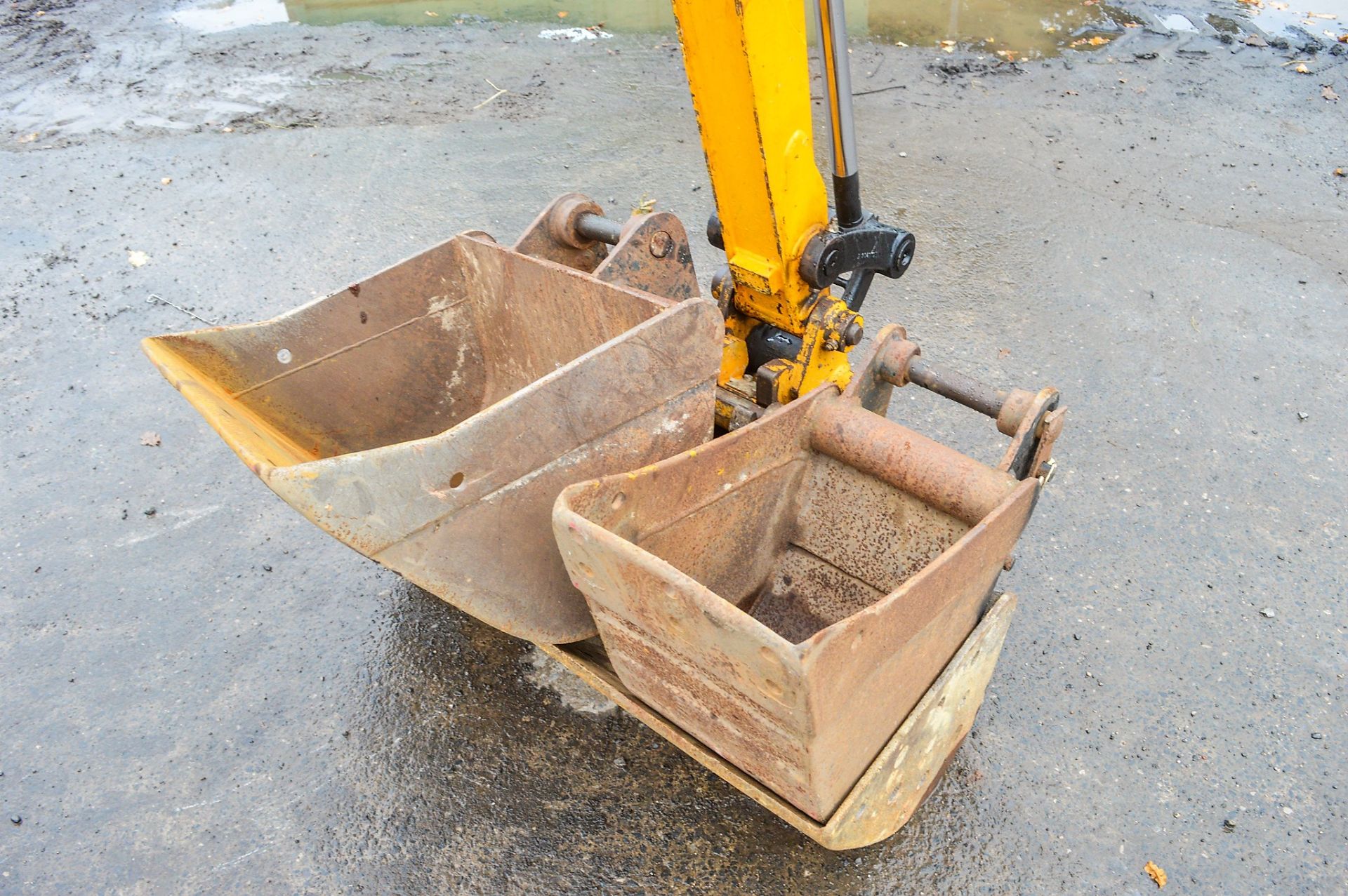 JCB 8026 CTS 2.6 tonne rubber tracked mini excavator Year: 2015 S/N: 1780386 Recorded Hours: 1183 - Image 9 of 13