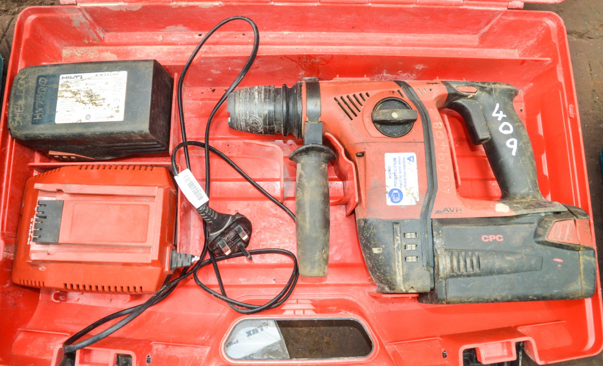 Hilti TE6 36v SDS rotary hammer drill c/w charger, 2 batteries & carry case GW