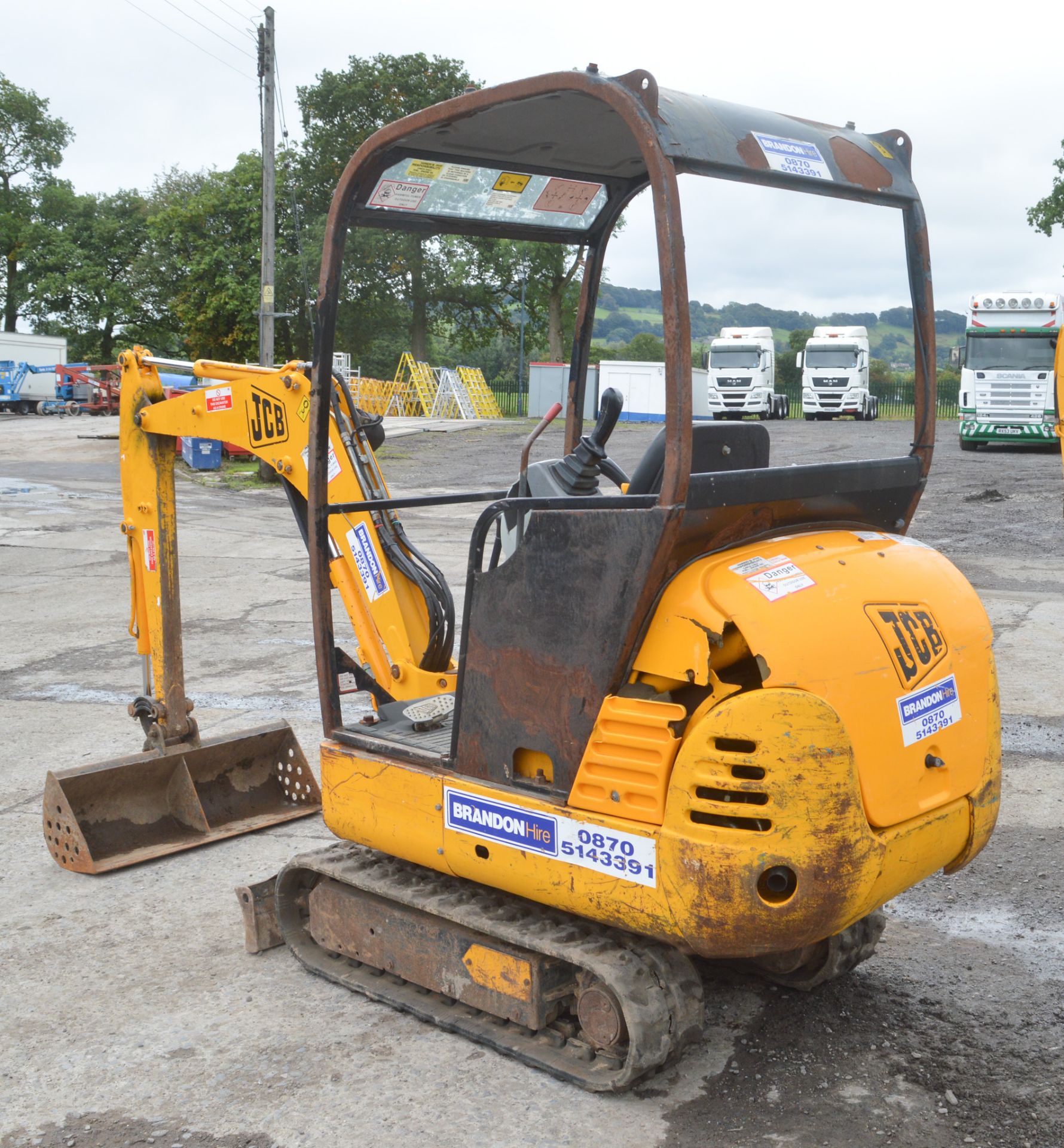 JCB 8015 1.5 tonne rubber tracked mini digger  Year: 2004 S/N: 1020937  Recorded hours: 2422  c/w - Image 2 of 13