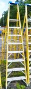 8 tread fibreglass framed step ladder E0012506