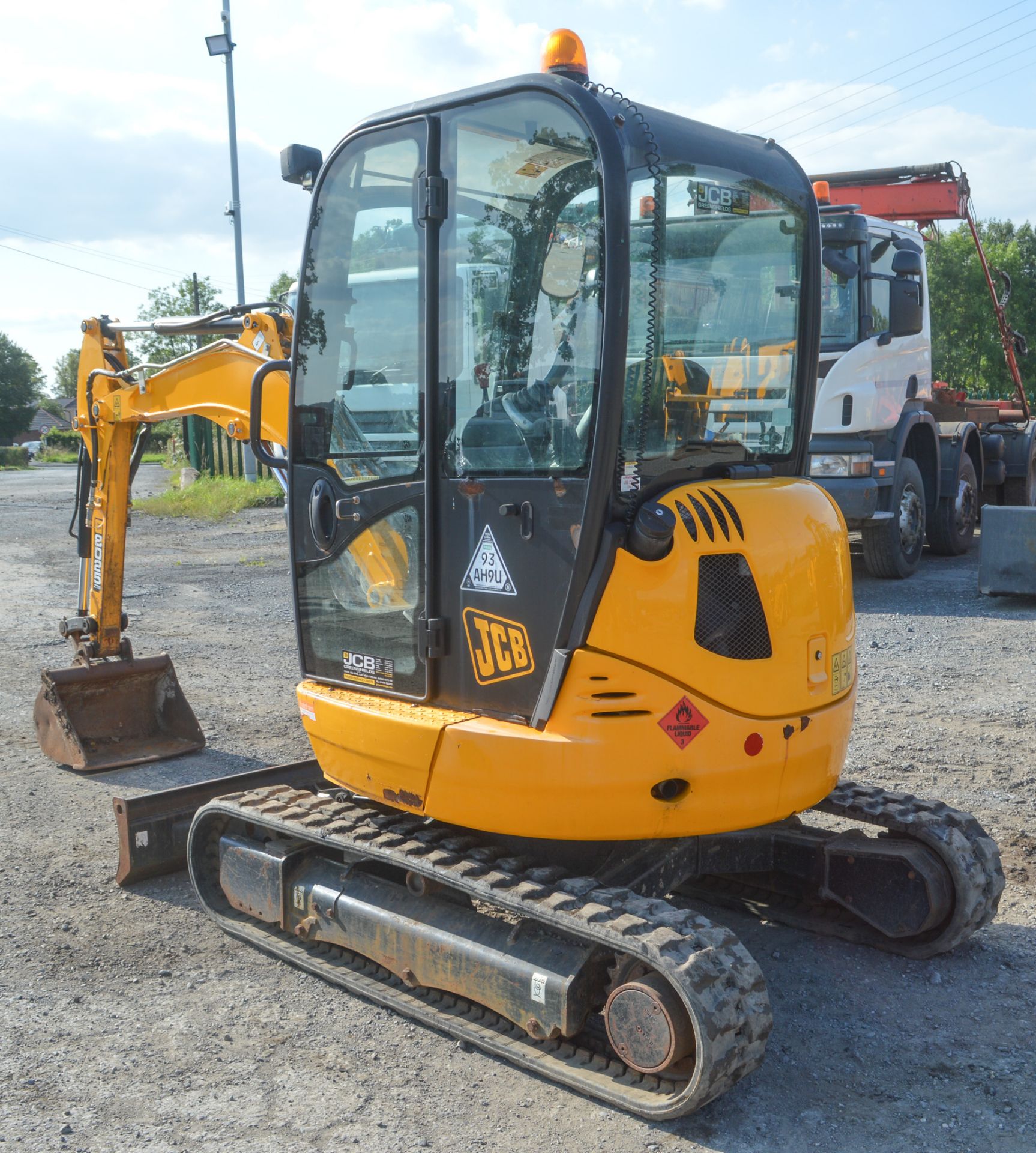 JCB 8025 2.5 tonne rubber tracked mini excavator  Year: 2013 S/N: 2226205 Recorded hours: 876 - Image 2 of 12