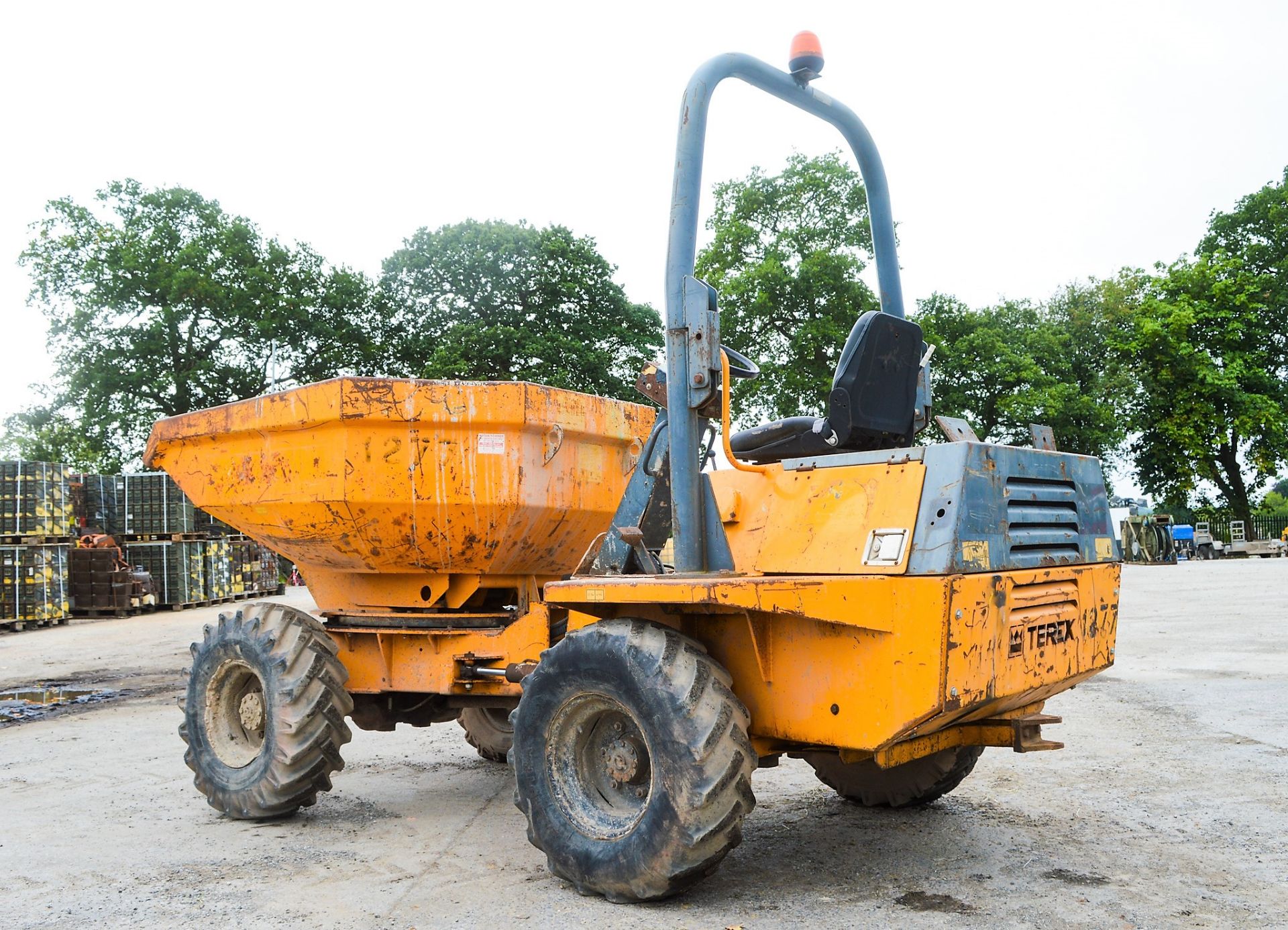 Benford Terex 3 tonne swivel skip dumper Year: 2005 S/N: E509FD182 Recorded Hours: 3234 1277 - Image 3 of 12