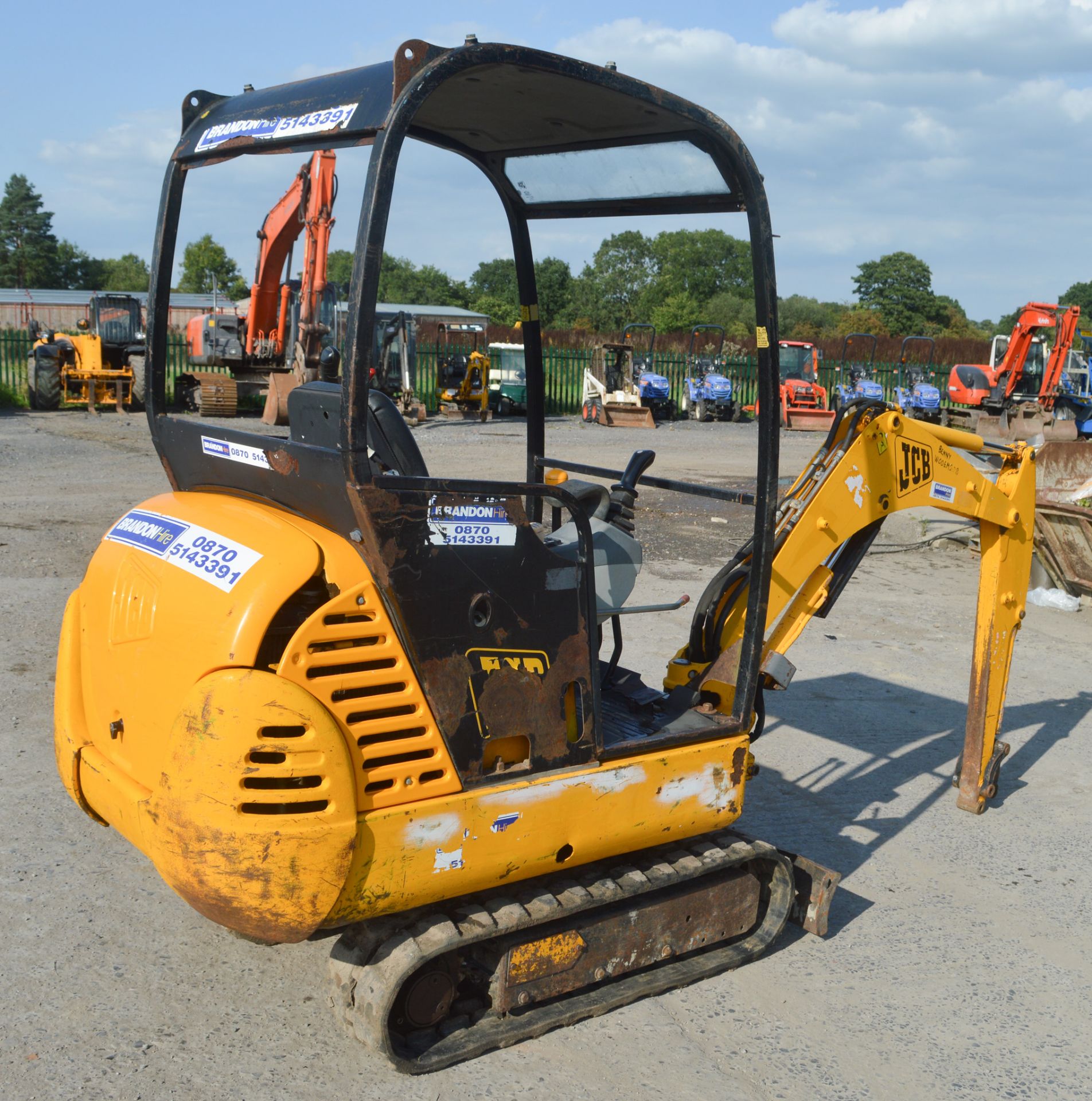JCB 8015 1.5 tonne rubber tracked mini excavator Year: 2003 S/N: 1020624 Recorded hours: 3225 - Image 6 of 12