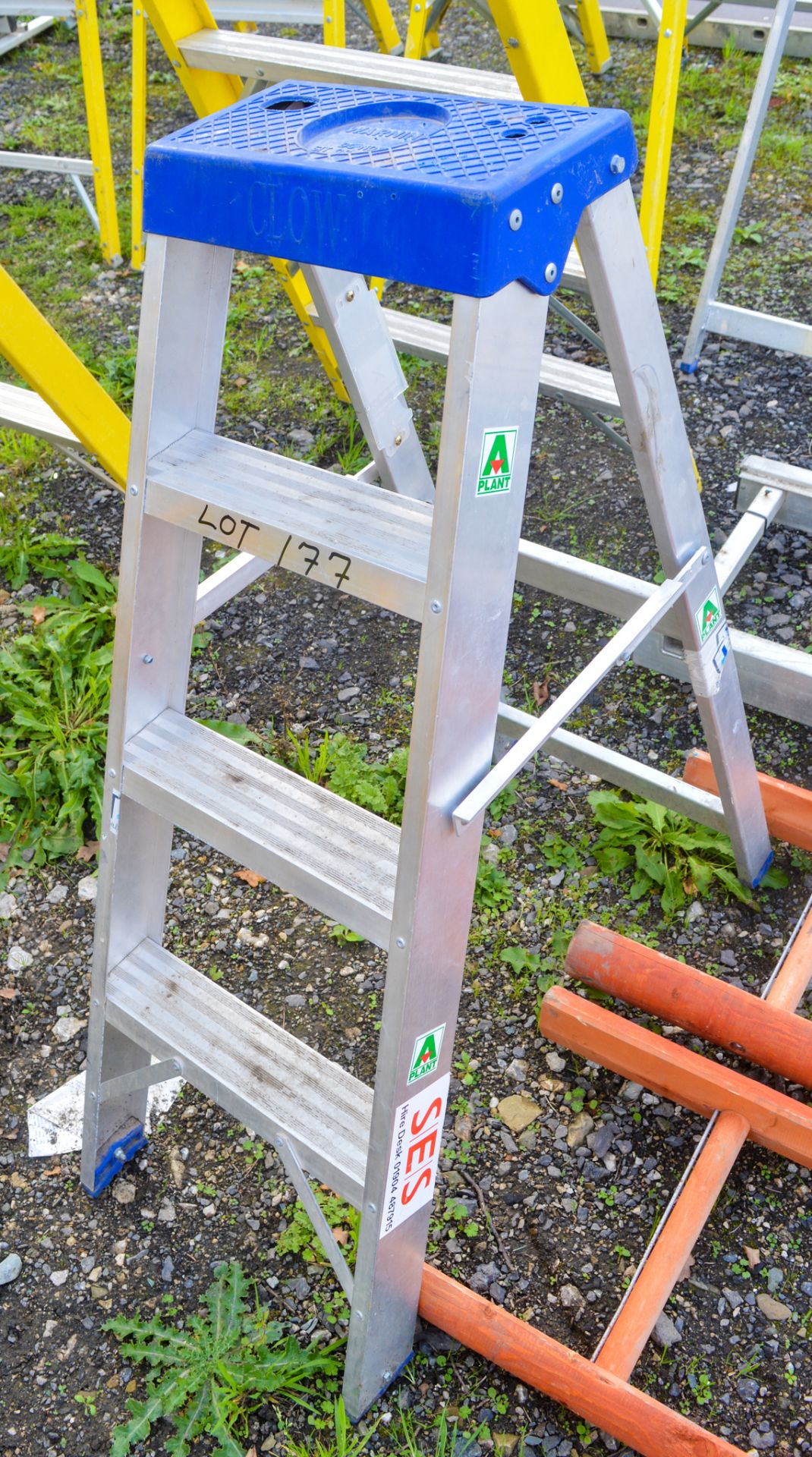 4 tread aluminium step ladder A735885