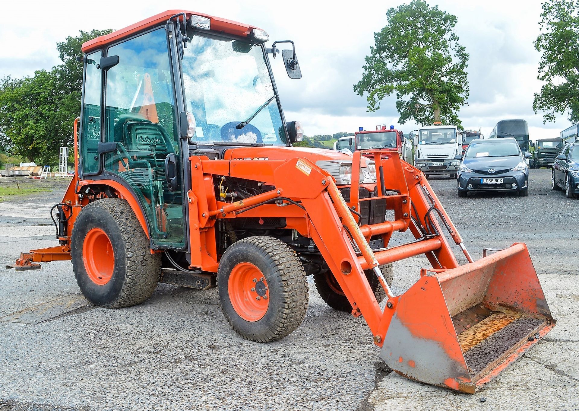 Kubota B2230HC diesel driven agricultural tractor Year: 2014 S/N: 90322 Recorded Hours: 1880 c/w - Image 4 of 11
