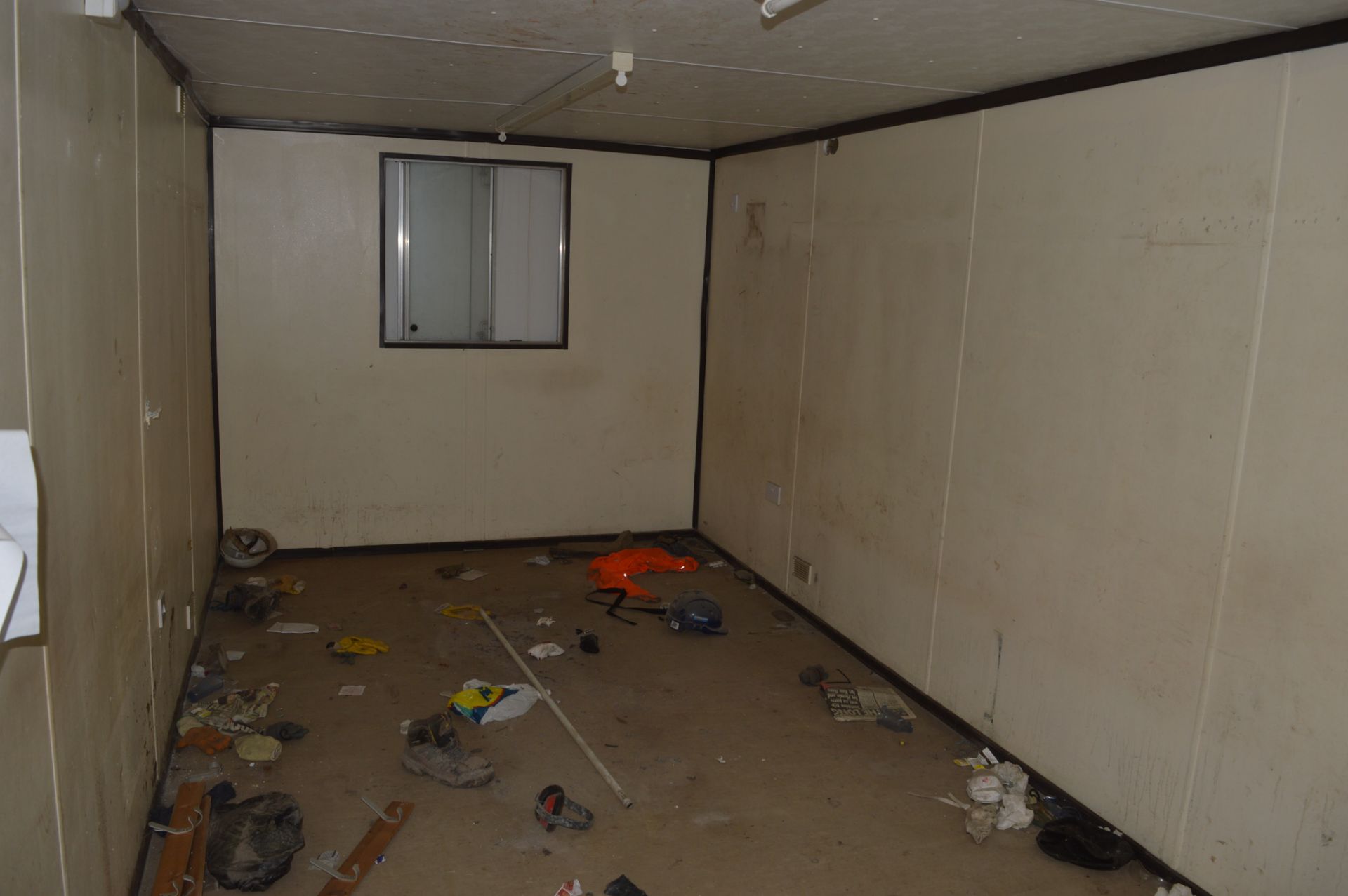 21 ft x 9 ft steel anti vandal site office  ** No keys but unlocked ** A510286 - Image 5 of 6