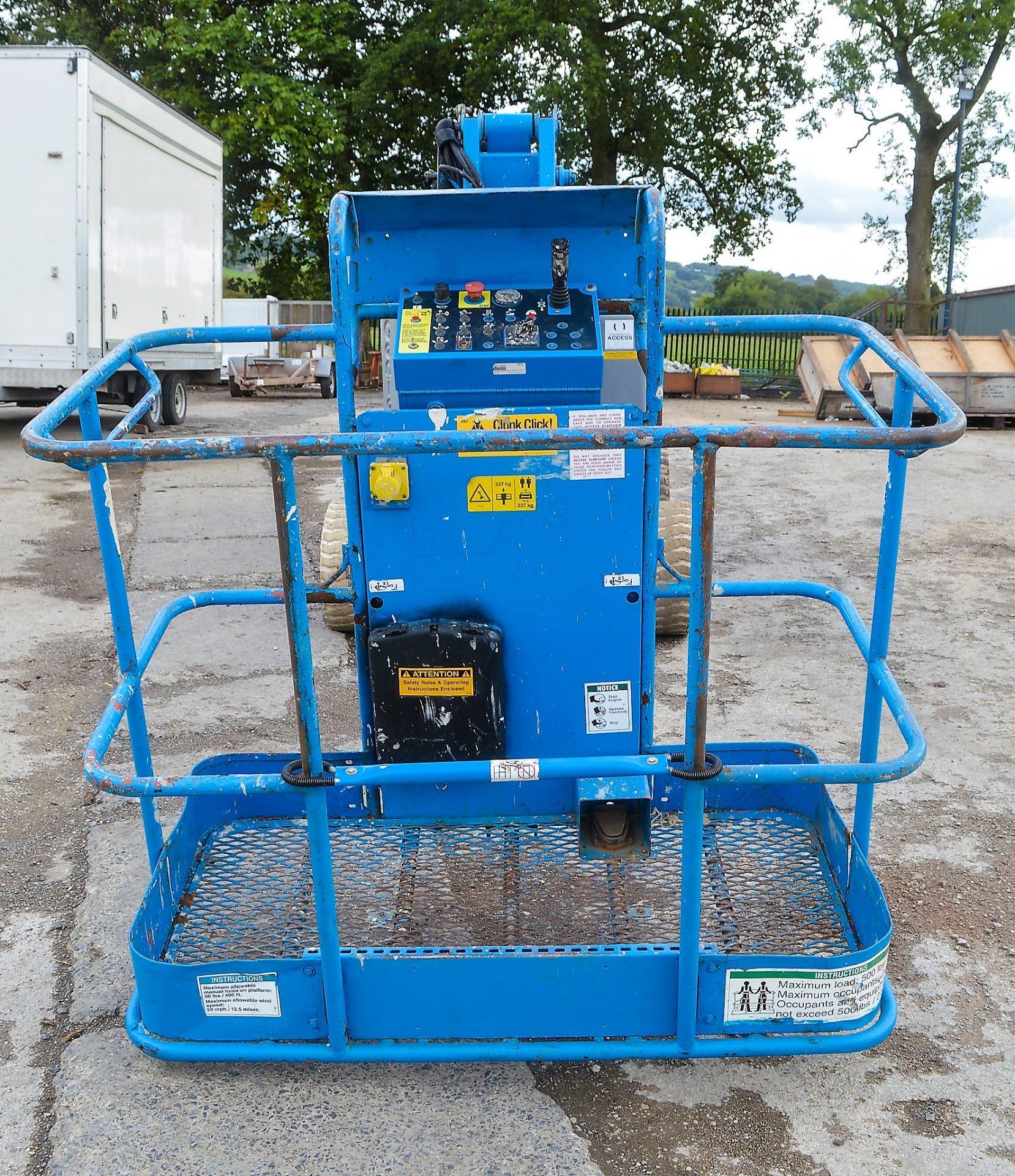 Genie Z-34/22N battery electric articulated boom lift access platform Year: 2007 S/N: N07-6593 - Image 5 of 9