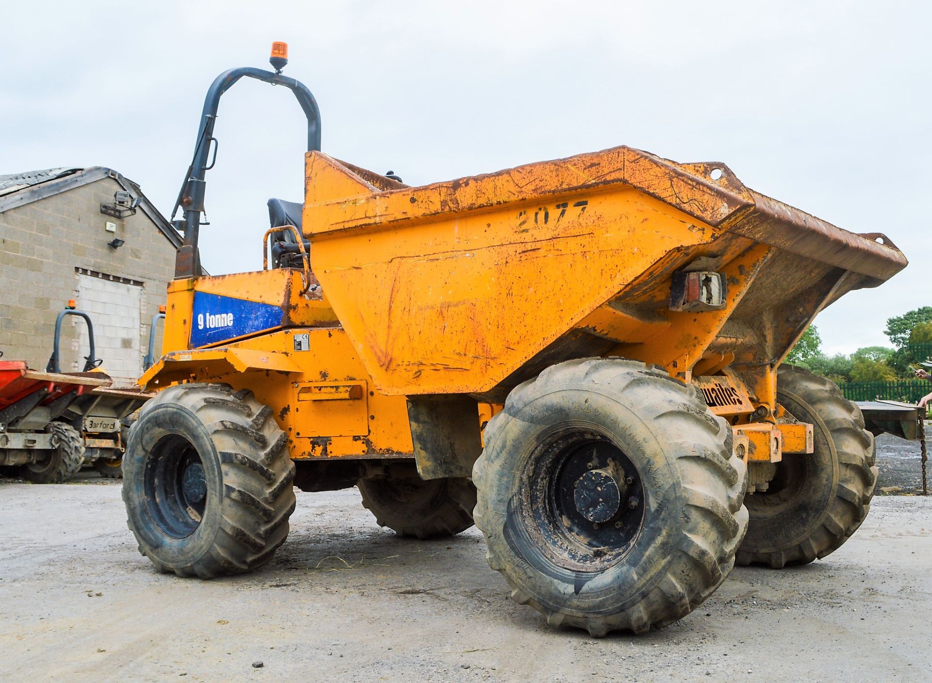 Thwaites 9 tonne straight skip dumper Year: 2007 S/N: 704B2991 Recorded Hours: 3484 2077 - Image 2 of 11