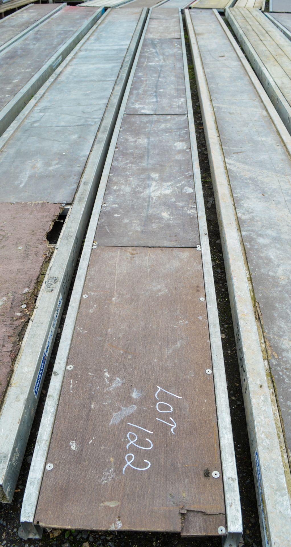 Approximately 24 ft aluminium staging board 33090228