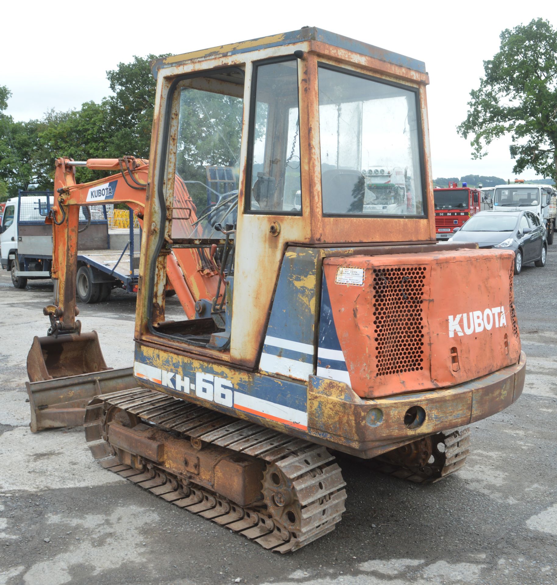 Kubota KH-66 2.8 tonne steel tracked mini digger  Year:  S/N: 13242 Recorded hours: 3422 c/w bucket, - Image 4 of 13