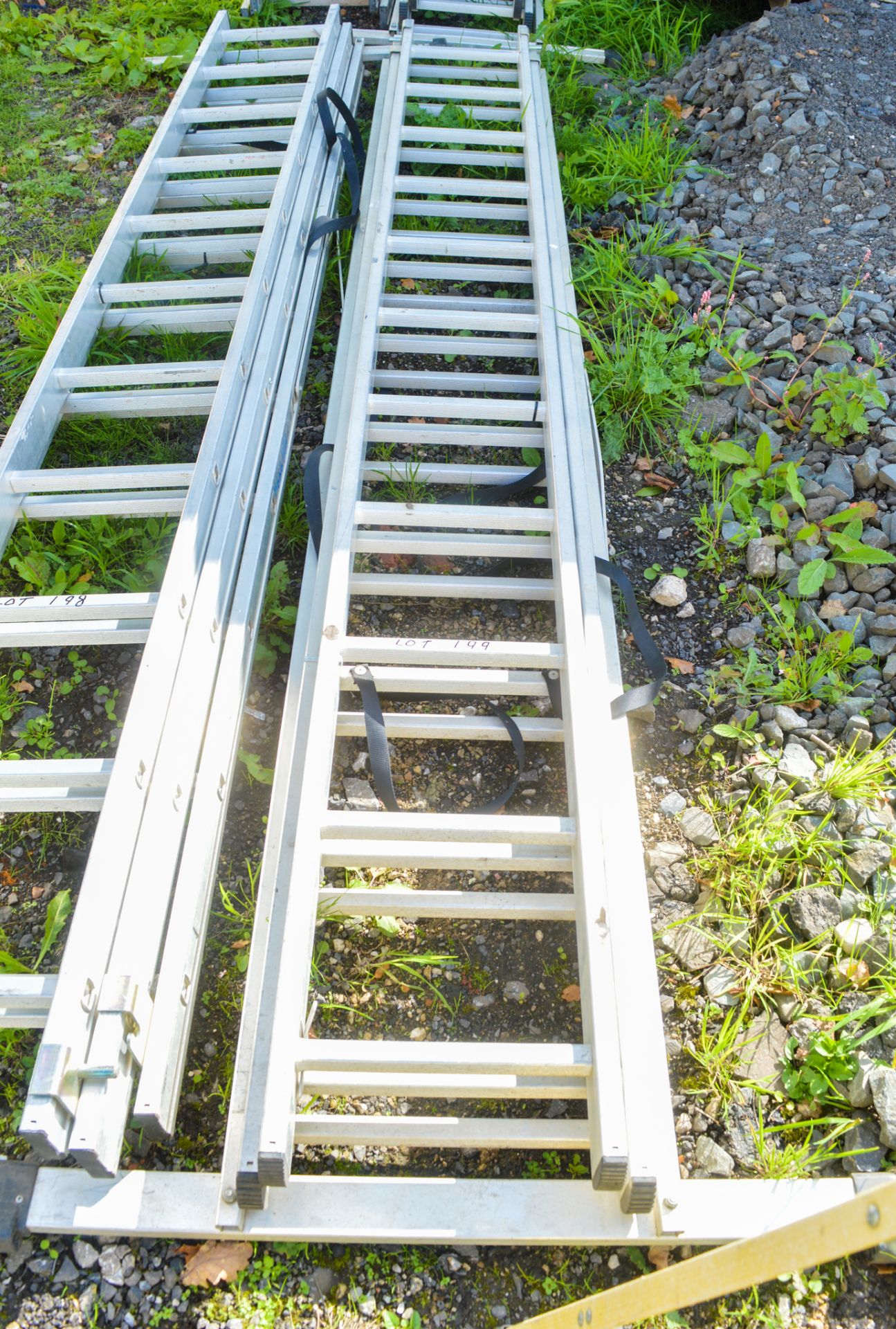 Aluminium triple stage ladder A666001