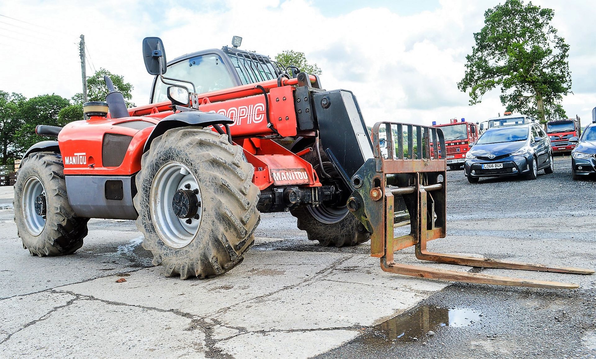 Manitou 932 MT 9 metre telescopic handler Year: 2011 S/N: 598512 Recorded Hours: 6105 c/w turbo - Image 2 of 14