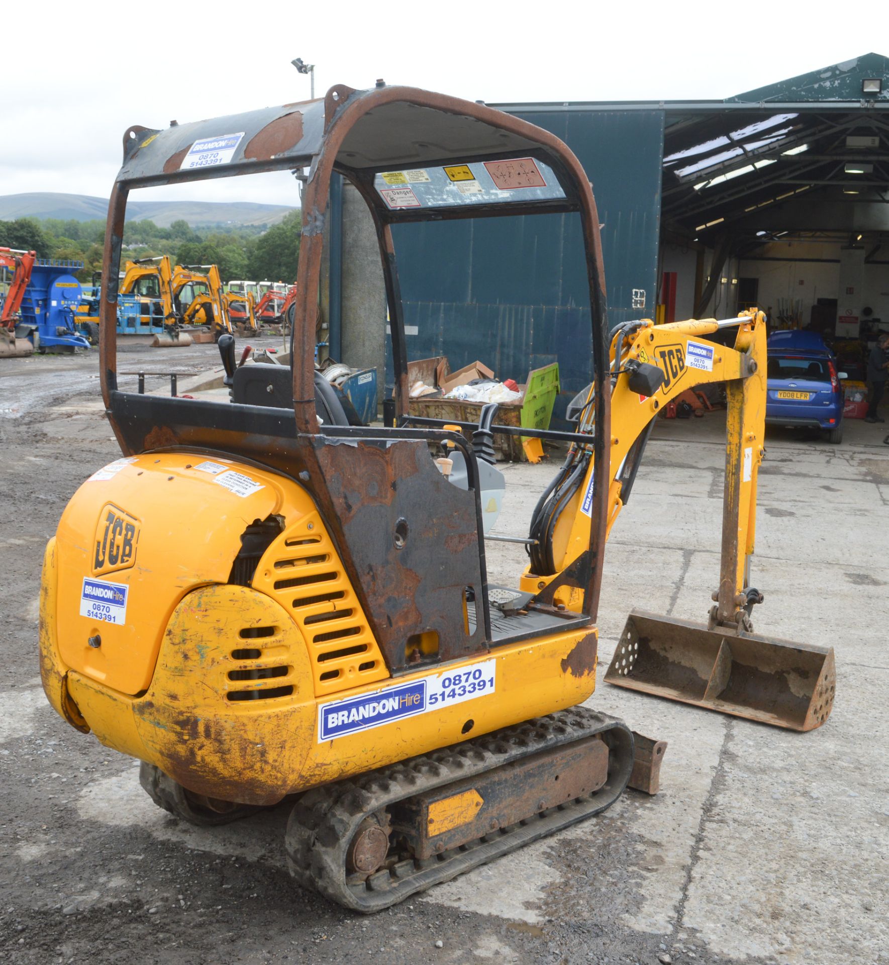 JCB 8015 1.5 tonne rubber tracked mini digger  Year: 2004 S/N: 1020937  Recorded hours: 2422  c/w - Image 4 of 13