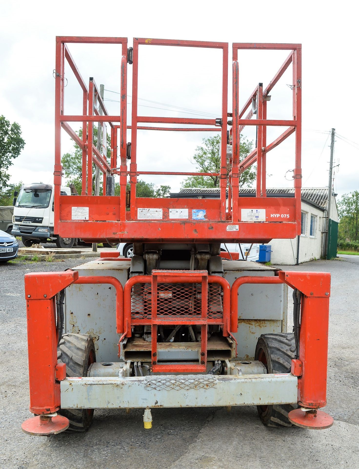 Skyjack SJ6832 32 ft diesel driven scissor lift access platform S/N: 370366 Recorded Hours: 2298 - Image 5 of 11