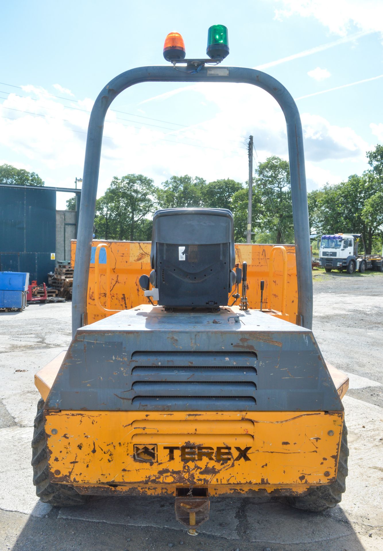 Benford Terex 3 tonne straight skip dumper Year: 2005 S/N: E509FC086 Recorded Hours: Not - Image 6 of 11