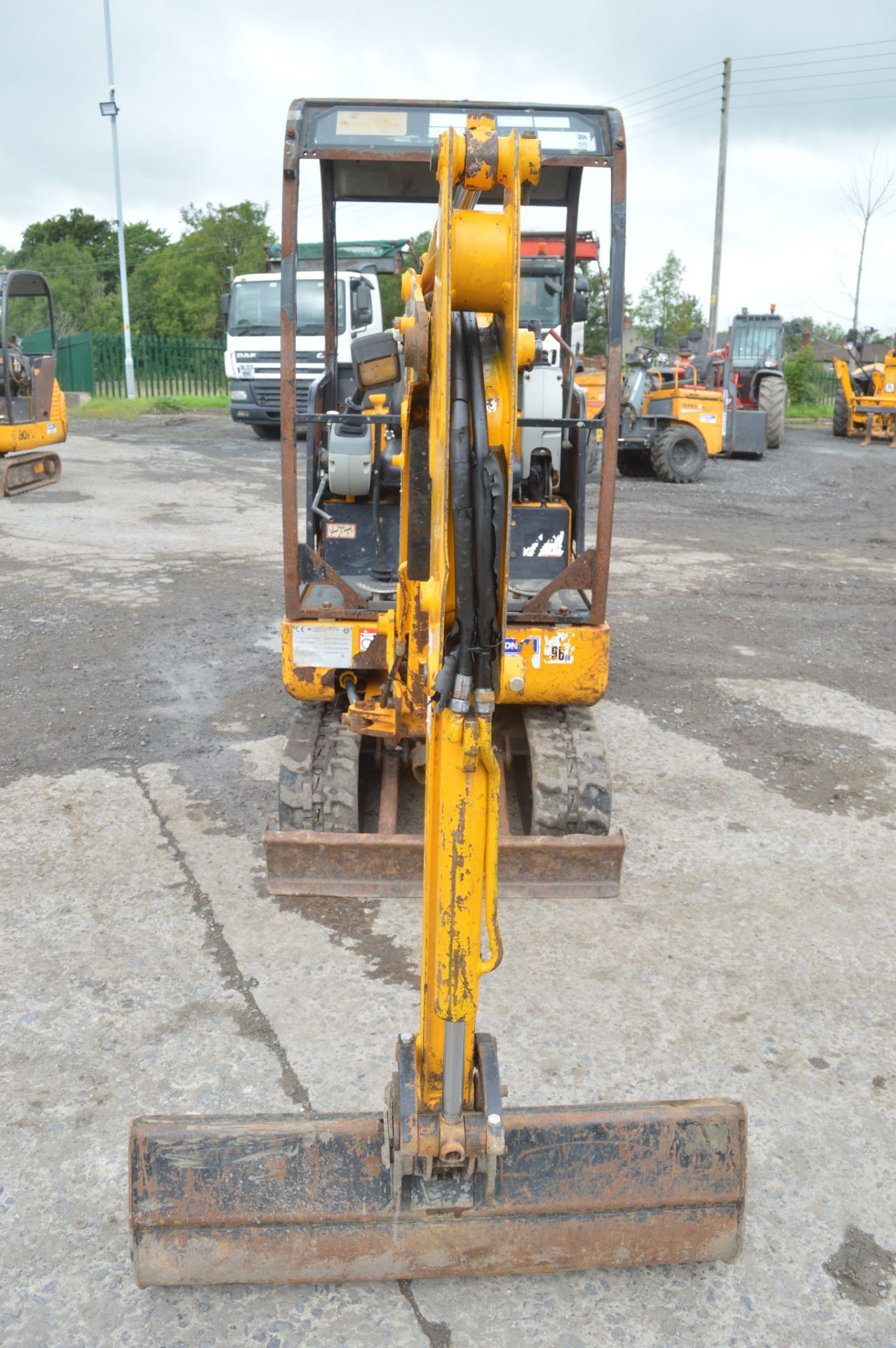 JCB 8015 1.5 tonne rubber tracked mini digger  Year: 2004 S/N: 1020937  Recorded hours: 2422  c/w - Image 6 of 13