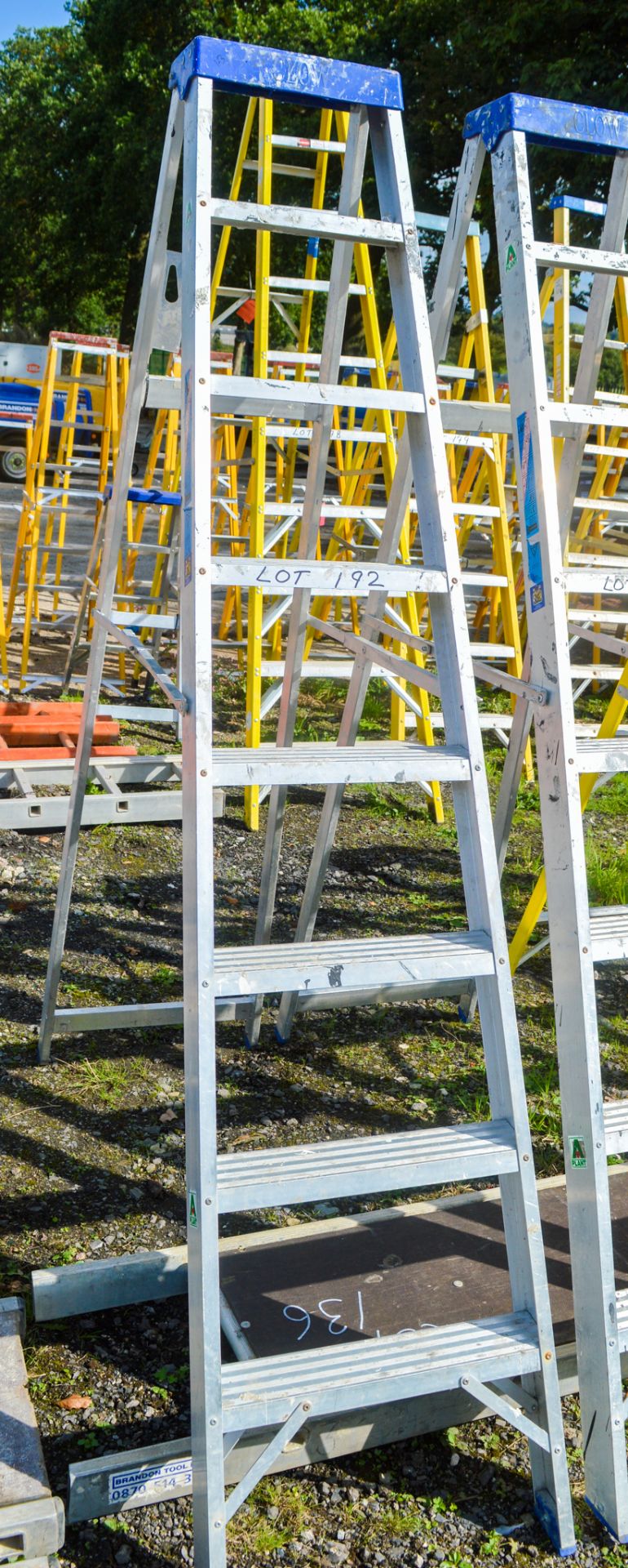 8 tread aluminium step ladder A737707