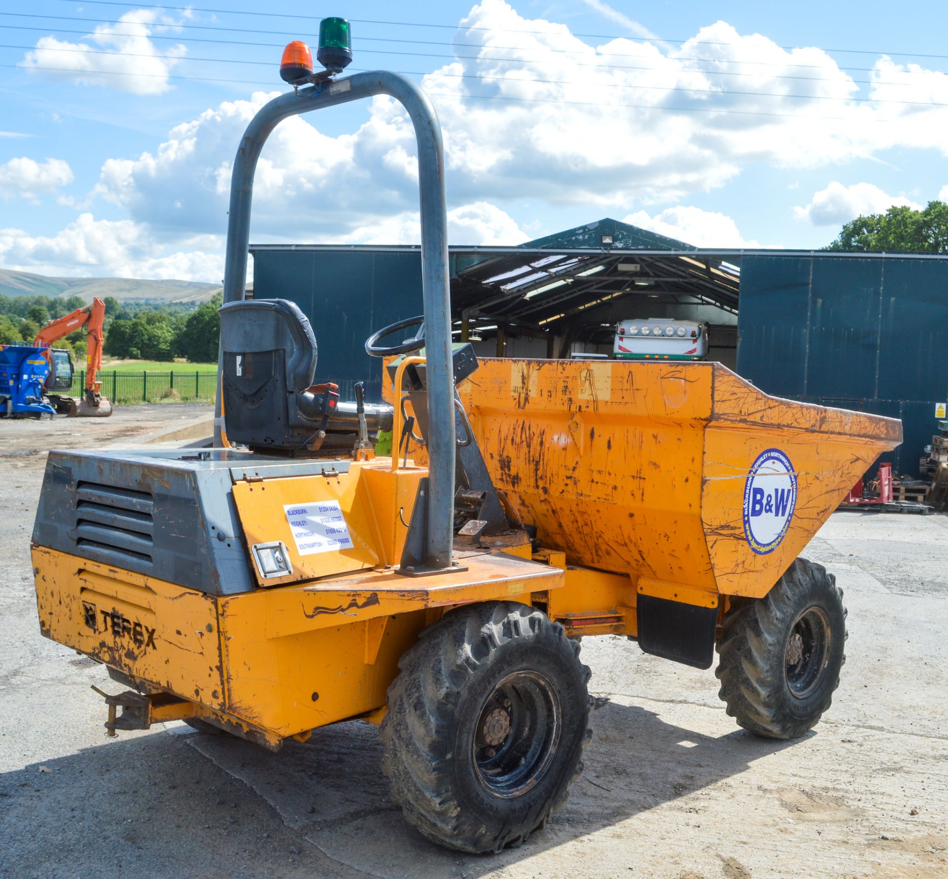 Benford Terex 3 tonne straight skip dumper Year: 2005 S/N: E509FC086 Recorded Hours: Not - Image 4 of 11