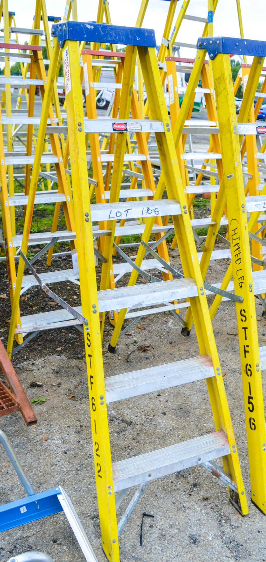 8 tread fibreglass framed step ladder STF6122