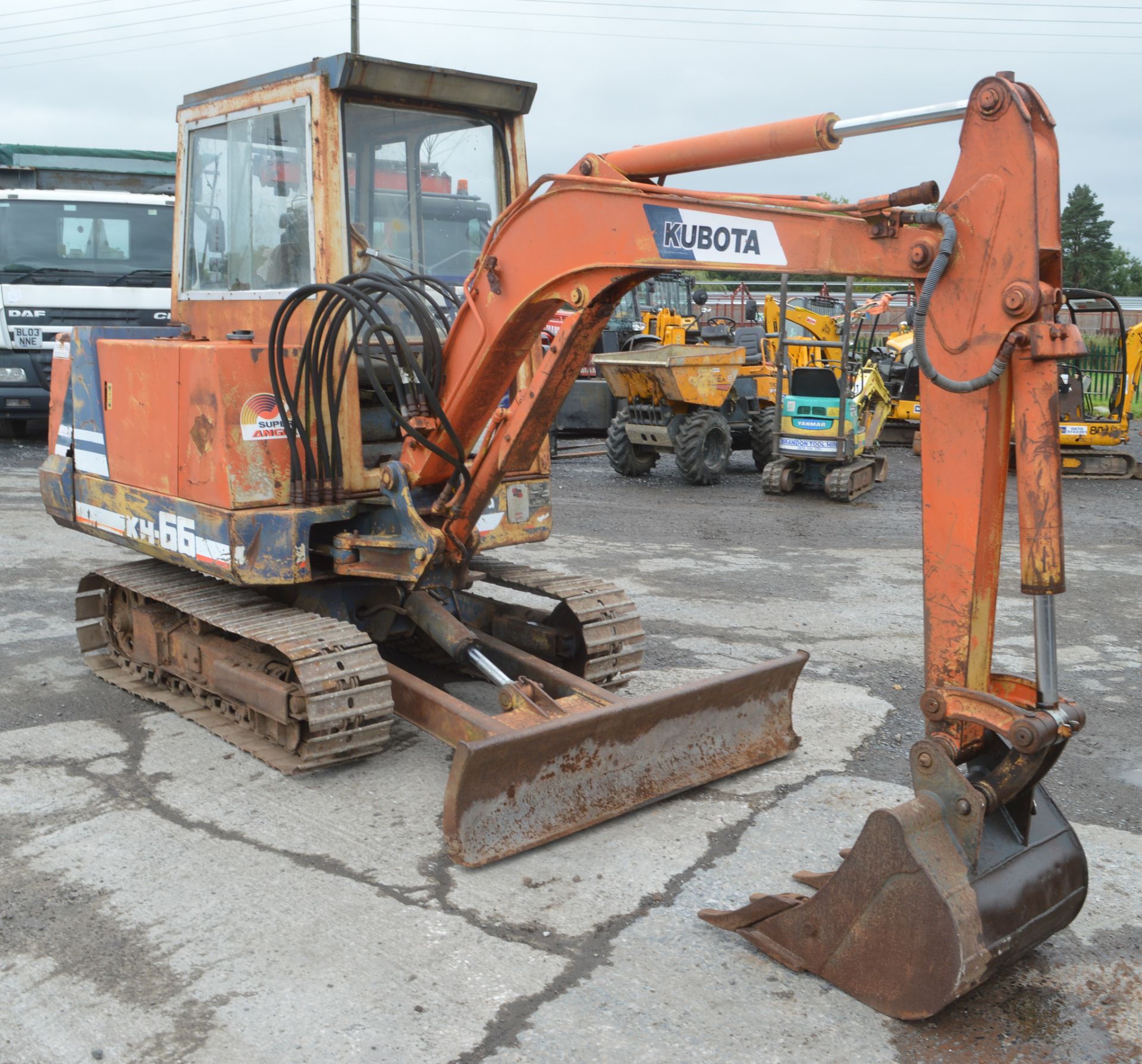 Kubota KH-66 2.8 tonne steel tracked mini digger  Year:  S/N: 13242 Recorded hours: 3422 c/w bucket, - Image 2 of 13