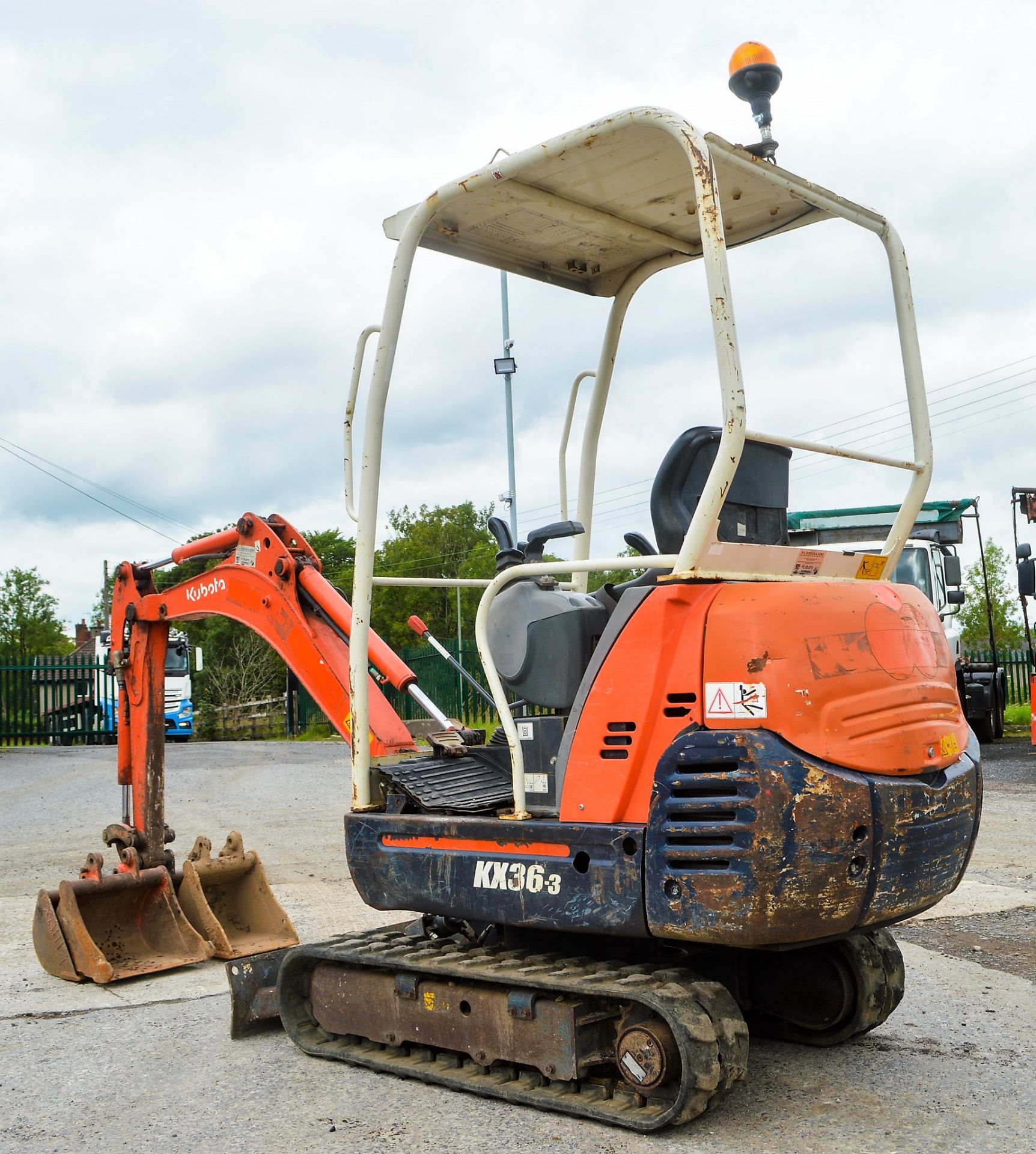 Kubota KX36-3 1.5 tonne rubber tracked mini excavator Year: 2010 S/N: 79011 Recorded Hours: 2489 - Image 3 of 13