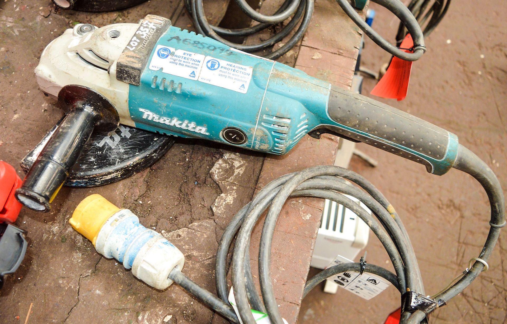 Makita 230mm 110v angle grinder A685094