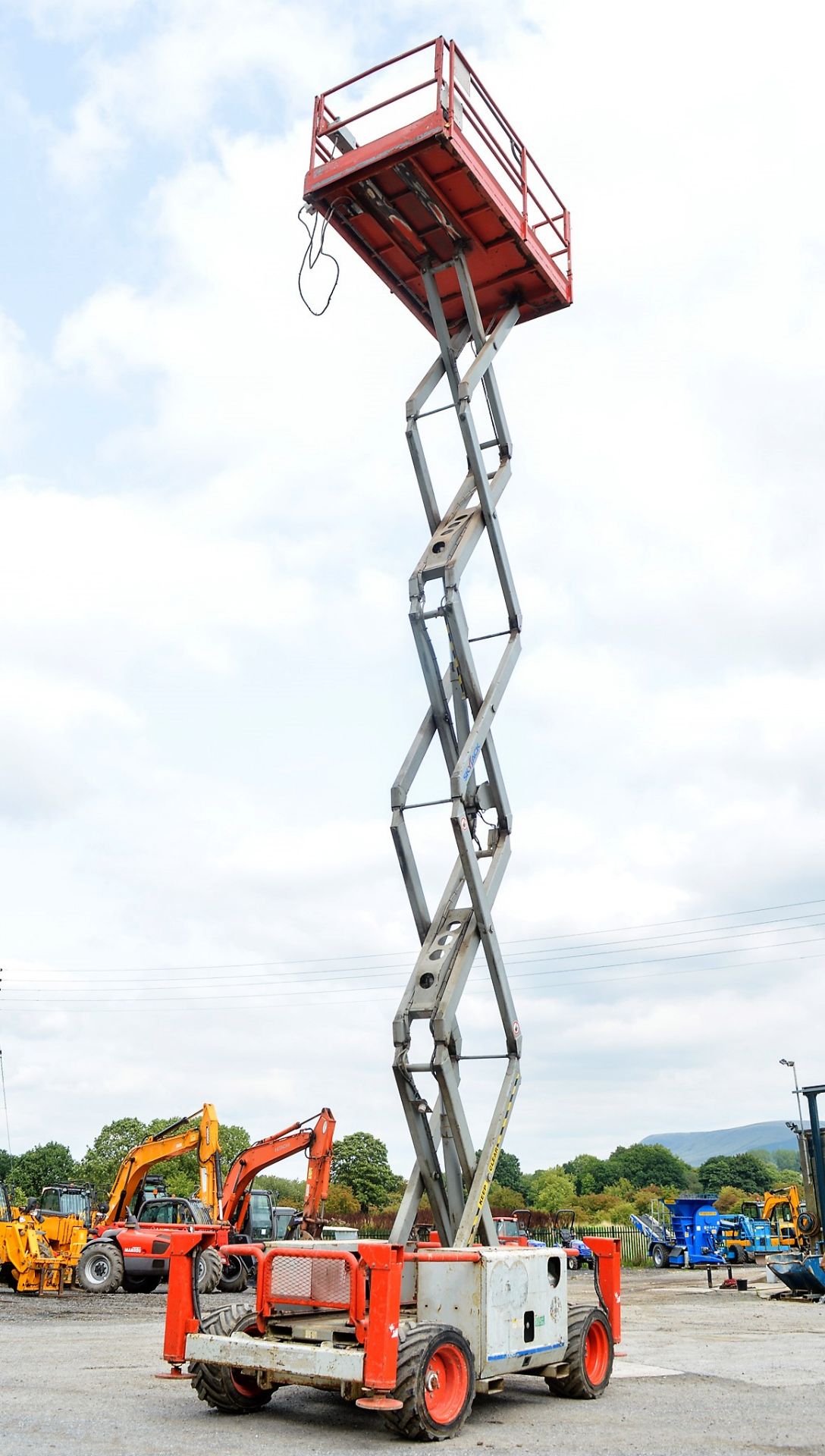 Skyjack SJ6832 32 ft diesel driven scissor lift access platform S/N: 370366 Recorded Hours: 2298 - Image 7 of 11